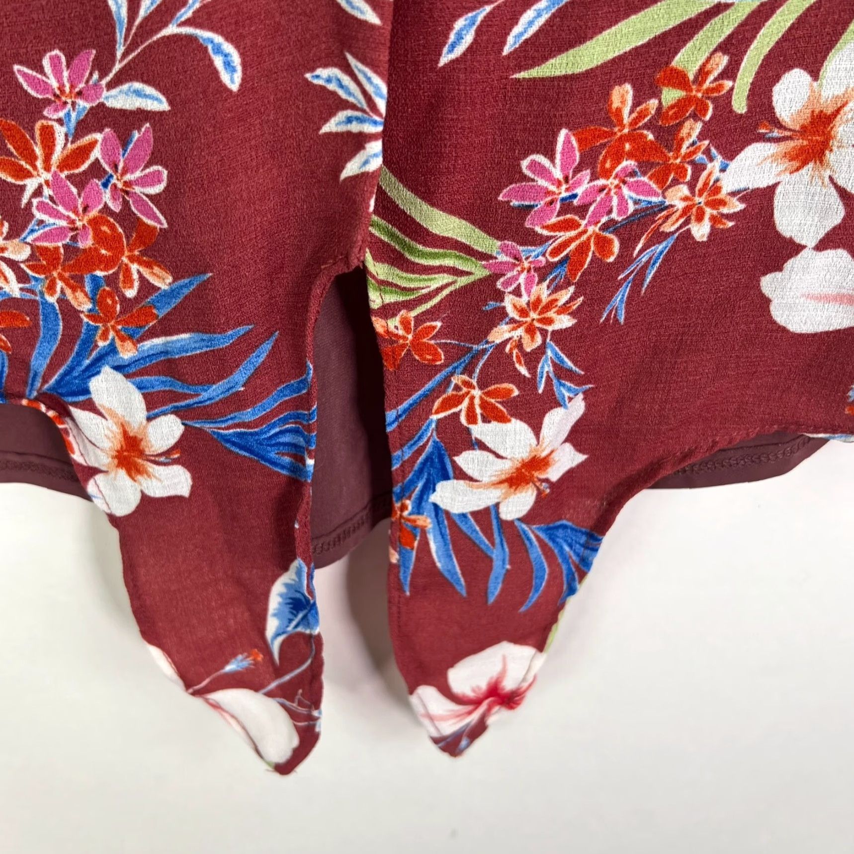 Vintage VINTAGE Perception Concept Button-Up Floral Blouse Womens M Red Floral Pattern Short Sleeve V-Neck Roundup? Size M / US 6-8 / IT 42-44 - 4 Thumbnail