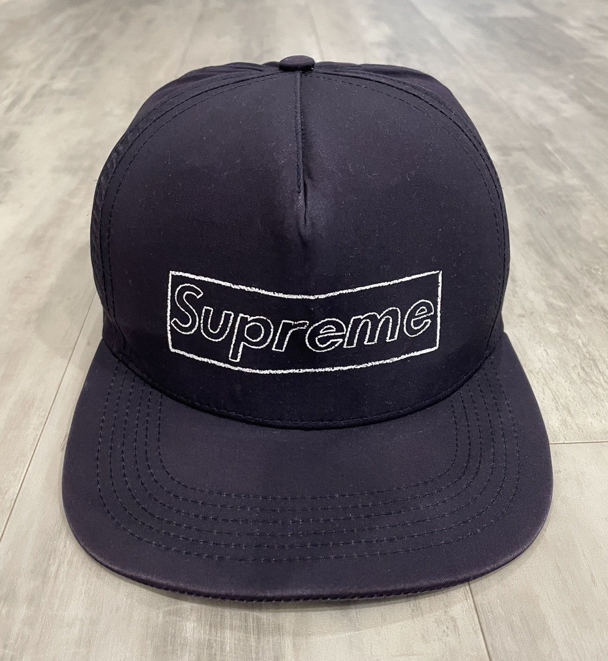 Supreme シュプリーム×カウズ　キャップ SUPREME x KAWS Chalk Logo 5 Panel Hat Cap BLACK Adjustable