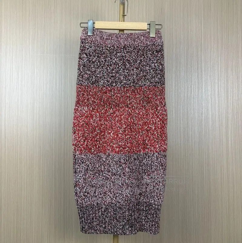Burberry Burberry Color Block Wool Skirt for Women. Size 22" - 1 Thumbnail