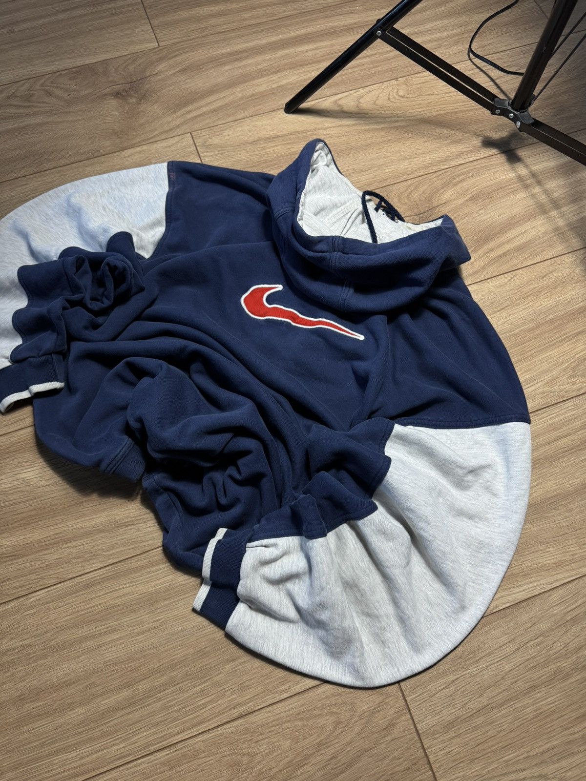 Nike Nike Big Swoosh Vintage Label y2k Streetwear Basic Hoodie Size US XL / EU 56 / 4 - 4 Thumbnail