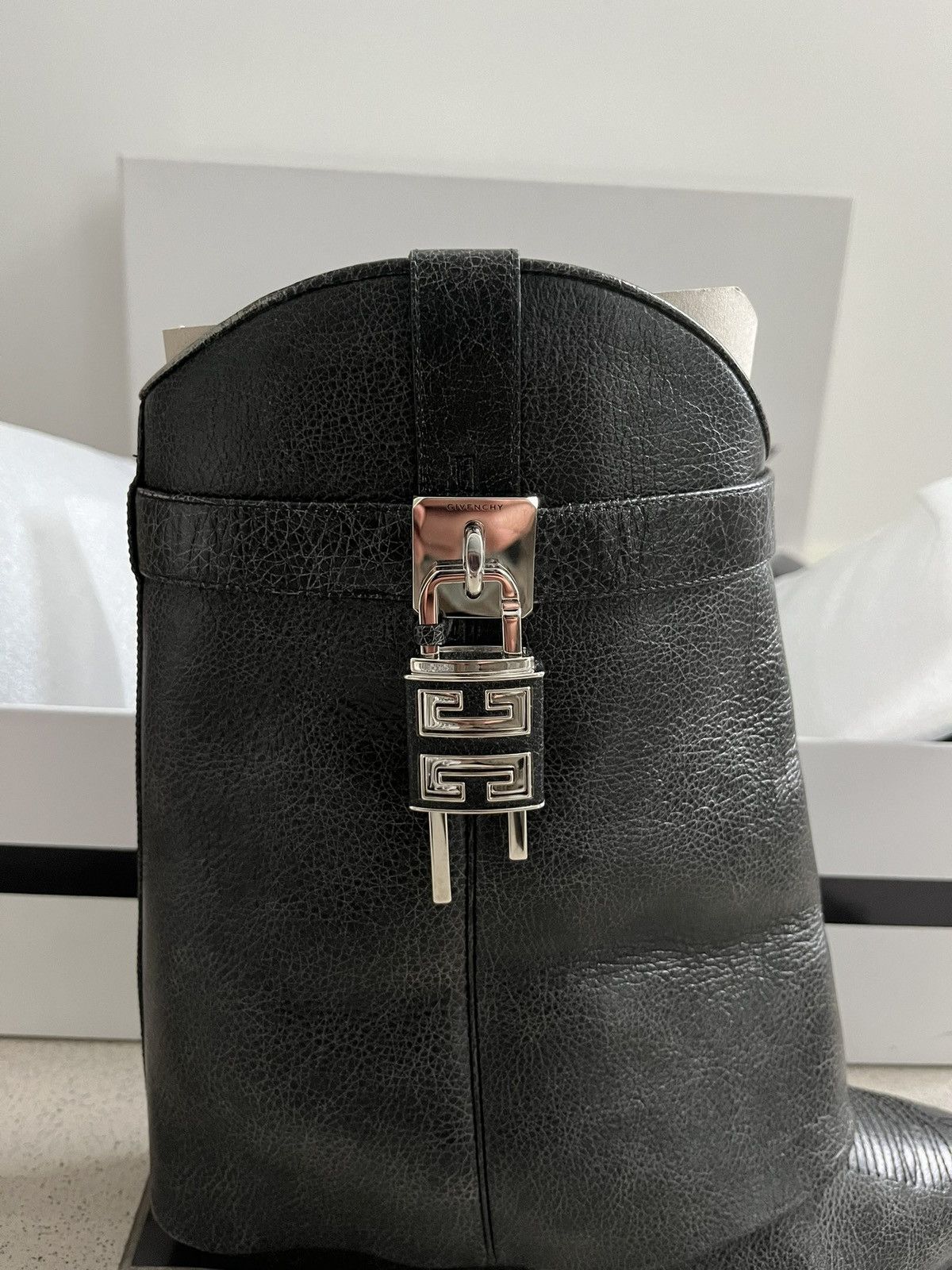 Givenchy Givenchy Shark santiague Size US 8 / IT 38 - 1 Thumbnail