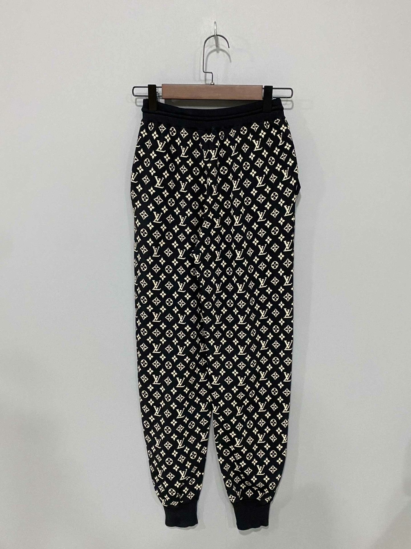 Louis Vuitton Louis Vuitton Knit Black Casual Pants 28 Men Size US 28 / EU 44 - 1 Thumbnail
