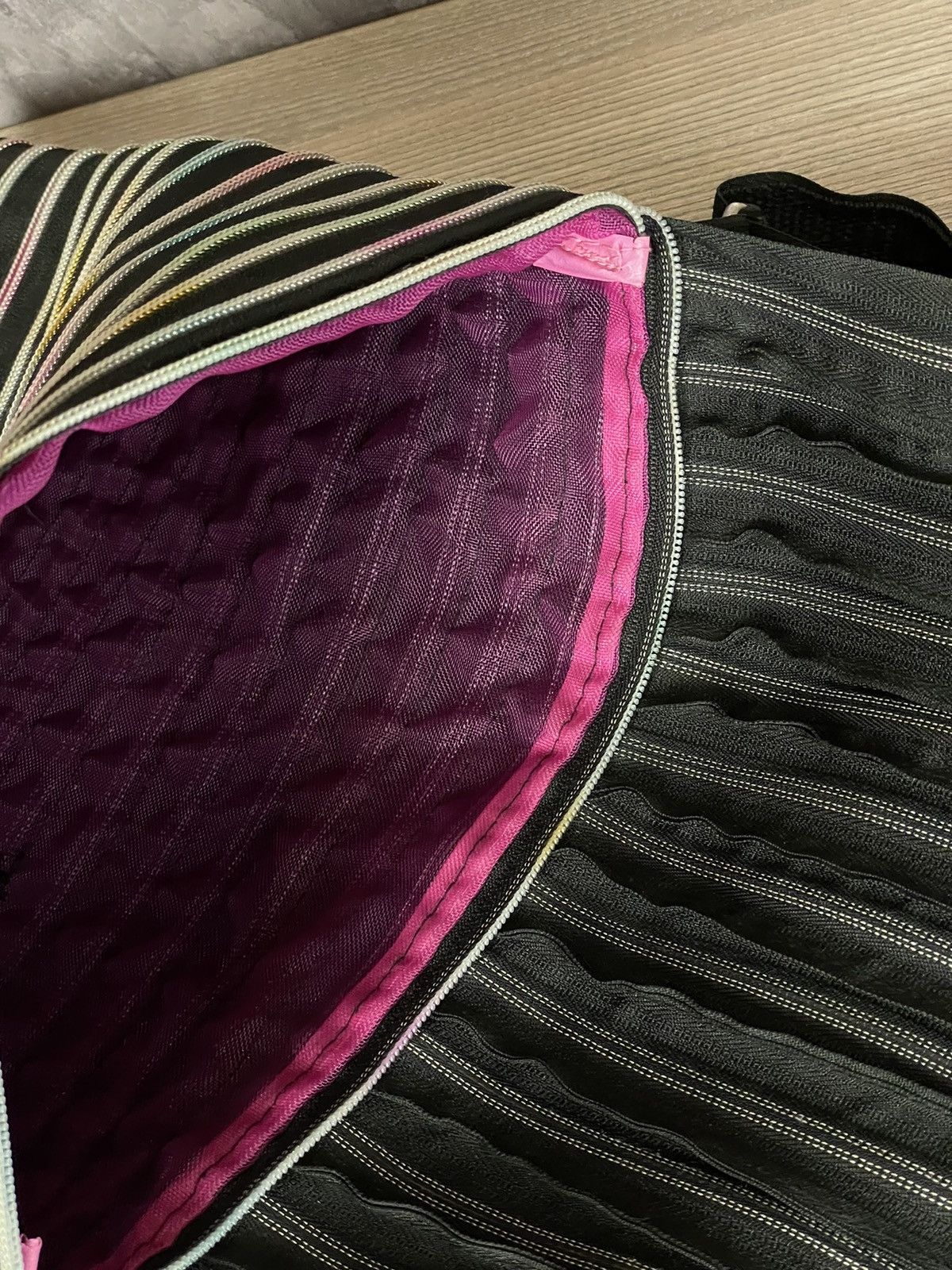 Japanese Brand Vintage Zipper Shoulder Bag Avant Garde 90s Streetwear Size ONE SIZE - 8 Thumbnail