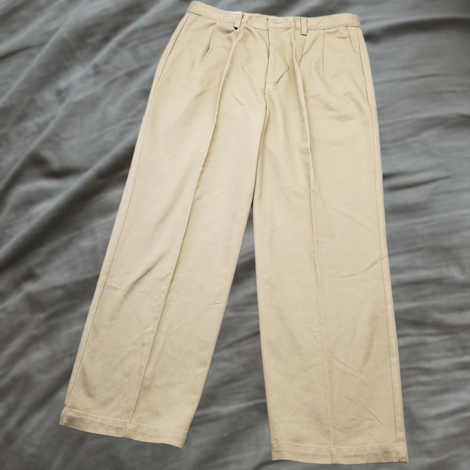Dockers Dockers Khakis Pants Mens 36x30 Tan Stretch Classic Fit Pleated No Wrinkle Twill Shirt Size US 36 / EU 52 - 1 Thumbnail