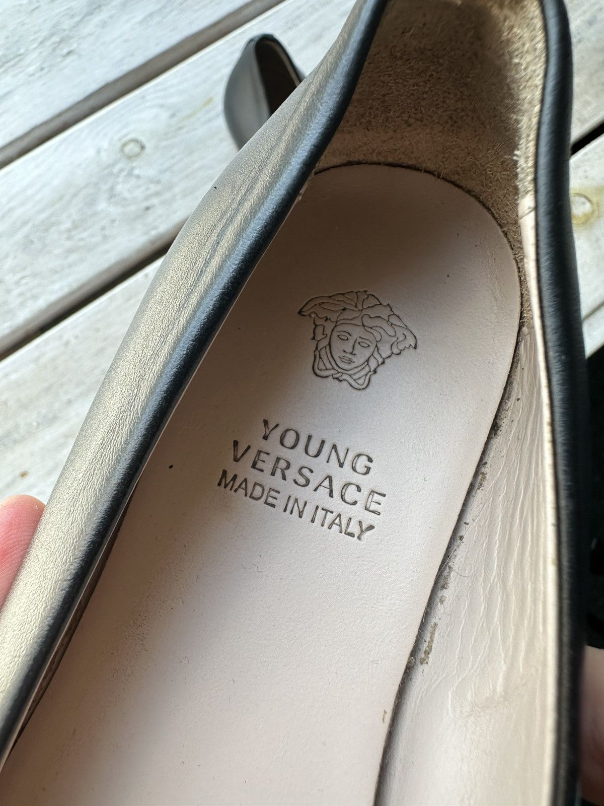 Versace 🚨VERSACE YOUNG sz 34 RARE WITH LOGO FLATS LUXURY Size US 4 / IT 34 - 7 Thumbnail