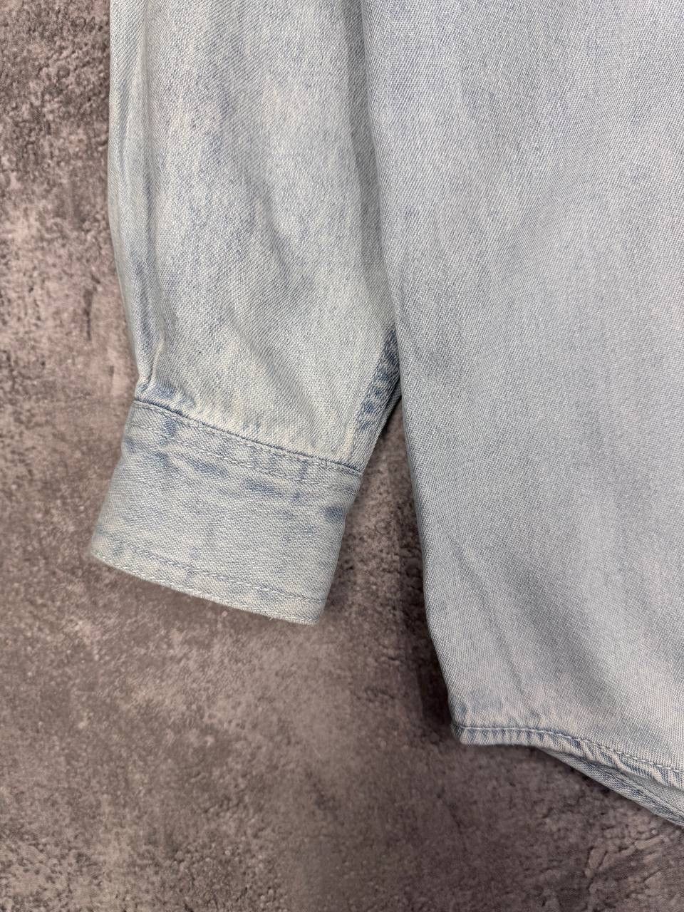 Levi's Vintage Clothing Vintage Levi's Women's Denim Shirt 90s Light Blue Size M Size M / US 6-8 / IT 42-44 - 2 Thumbnail