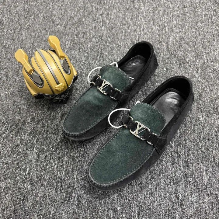 Louis Vuitton Louis Vuitton Green Casual Lifestyle Shoes for Men -2508 Size US 8 / EU 41 - 1 Thumbnail