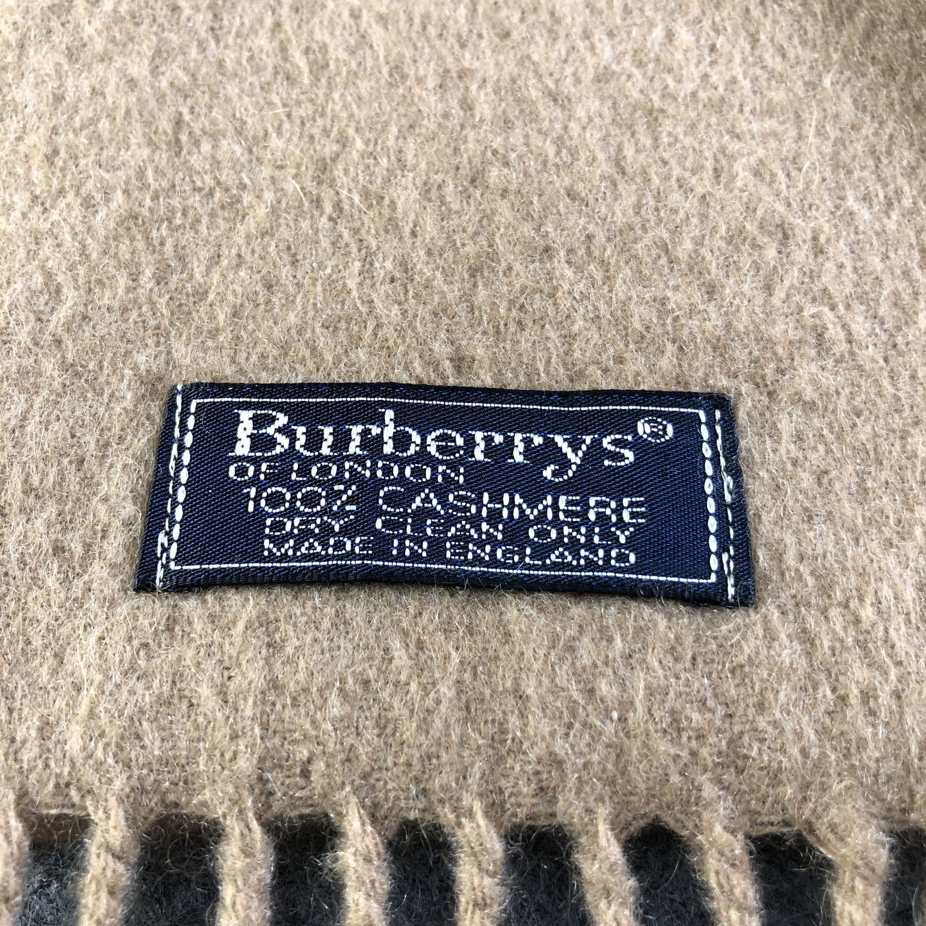 Burberry Burberrys Plain Cashmere Scarf Muffler V2680 Size ONE SIZE - 5 Thumbnail