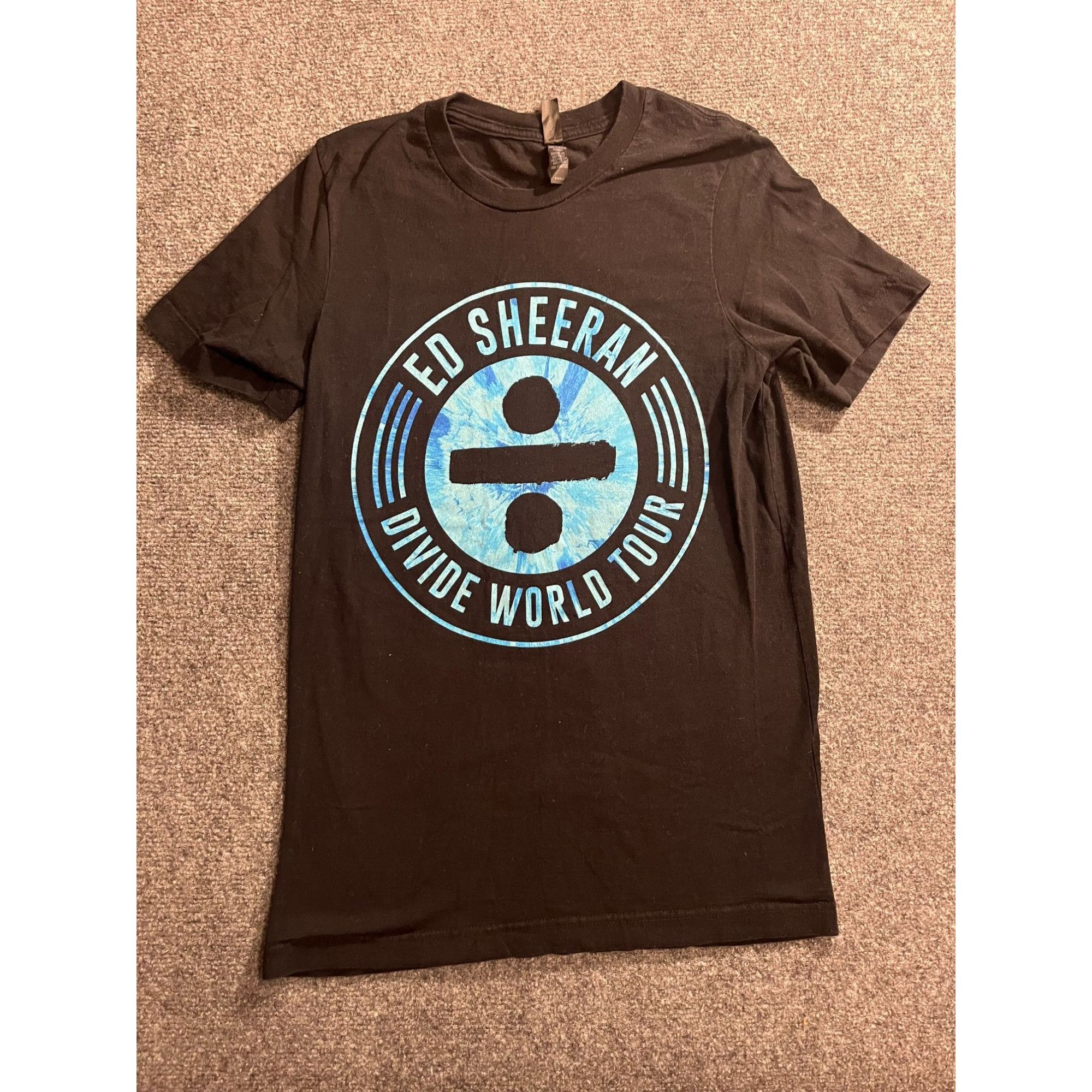 Gildan ed sheeran tour shirt size medium black short sleeve crew ne Size US M / EU 48-50 / 2 - 1 Thumbnail
