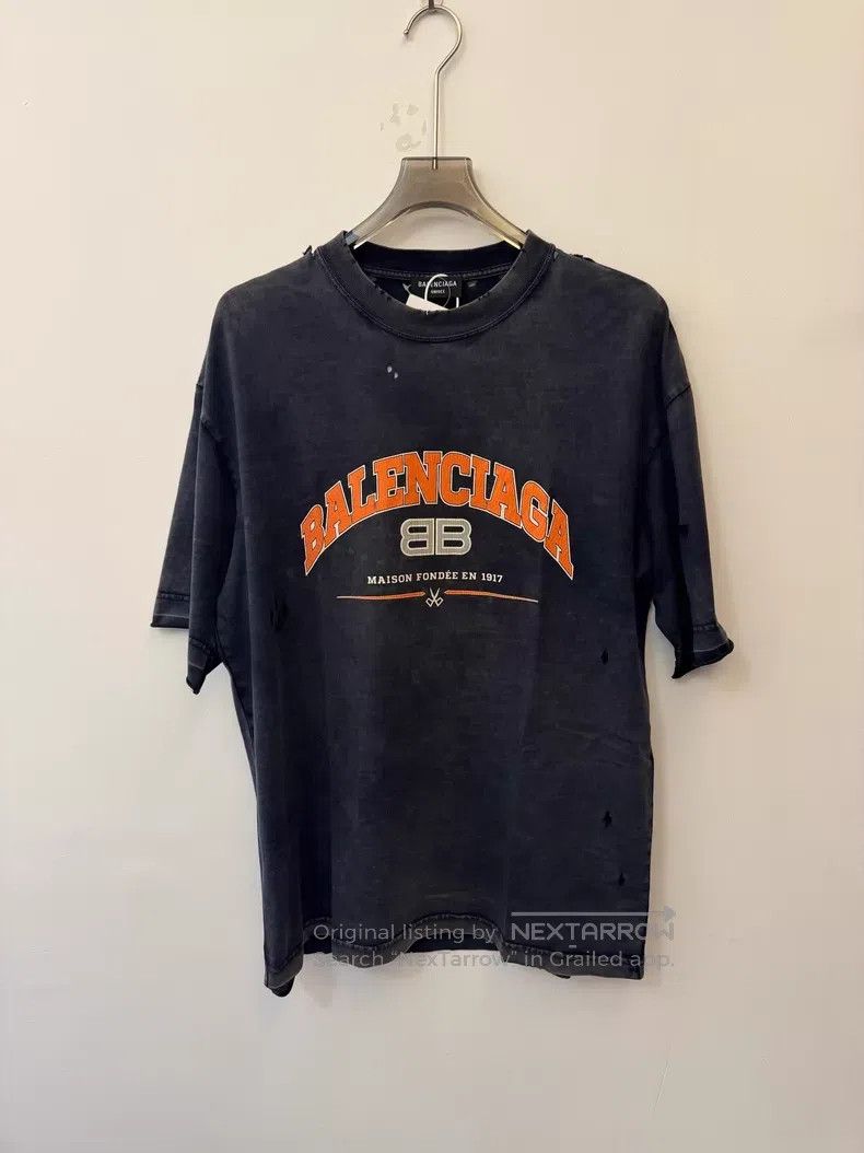 Balenciaga Balenciaga Distressed Washed Retro Loose Round Neck Short Size US XS / EU 42 / 0 - 1 Thumbnail