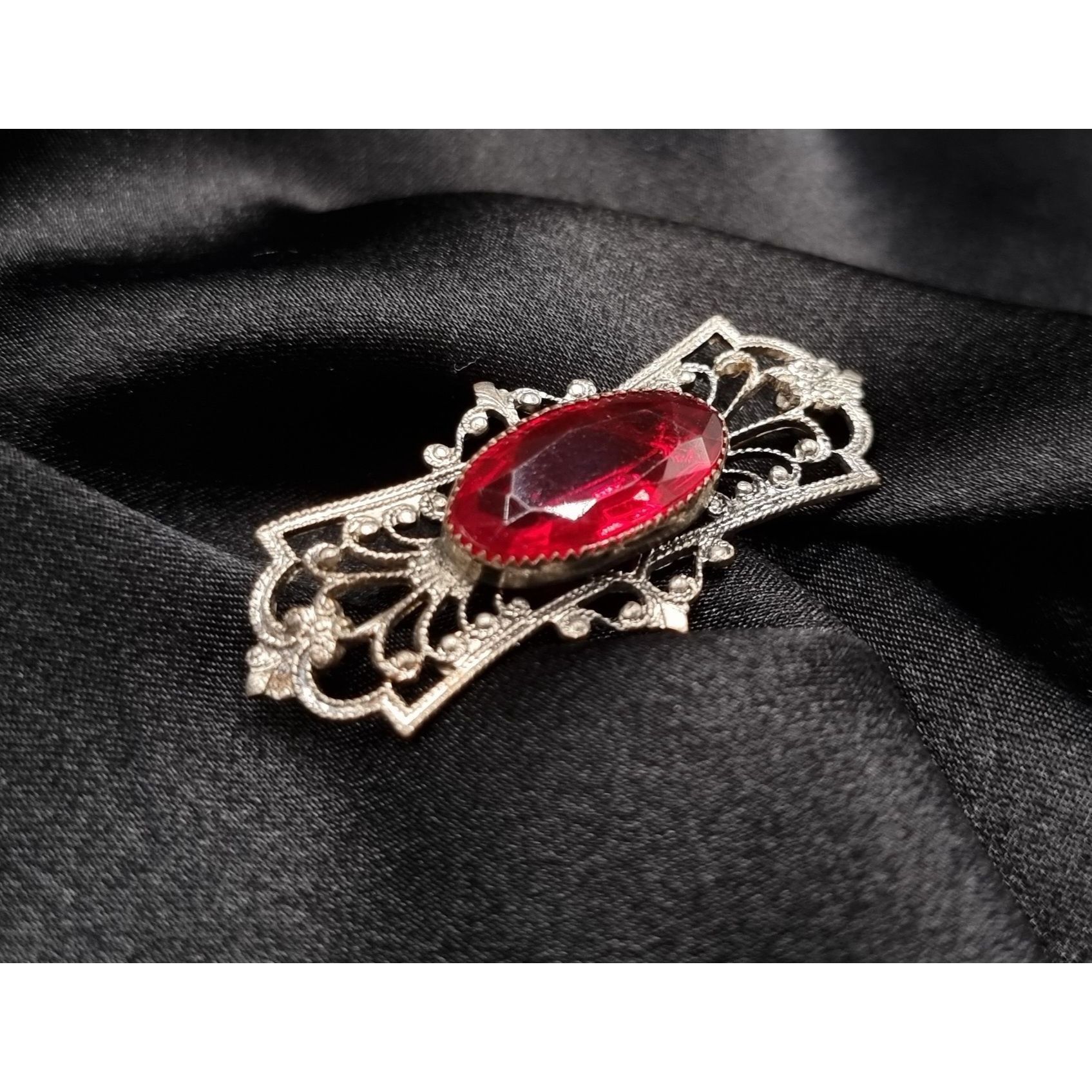 Vintage Vintage 1990's Silver-Tone Brooch With Red Oval Gemstone Size ONE SIZE - 3 Thumbnail