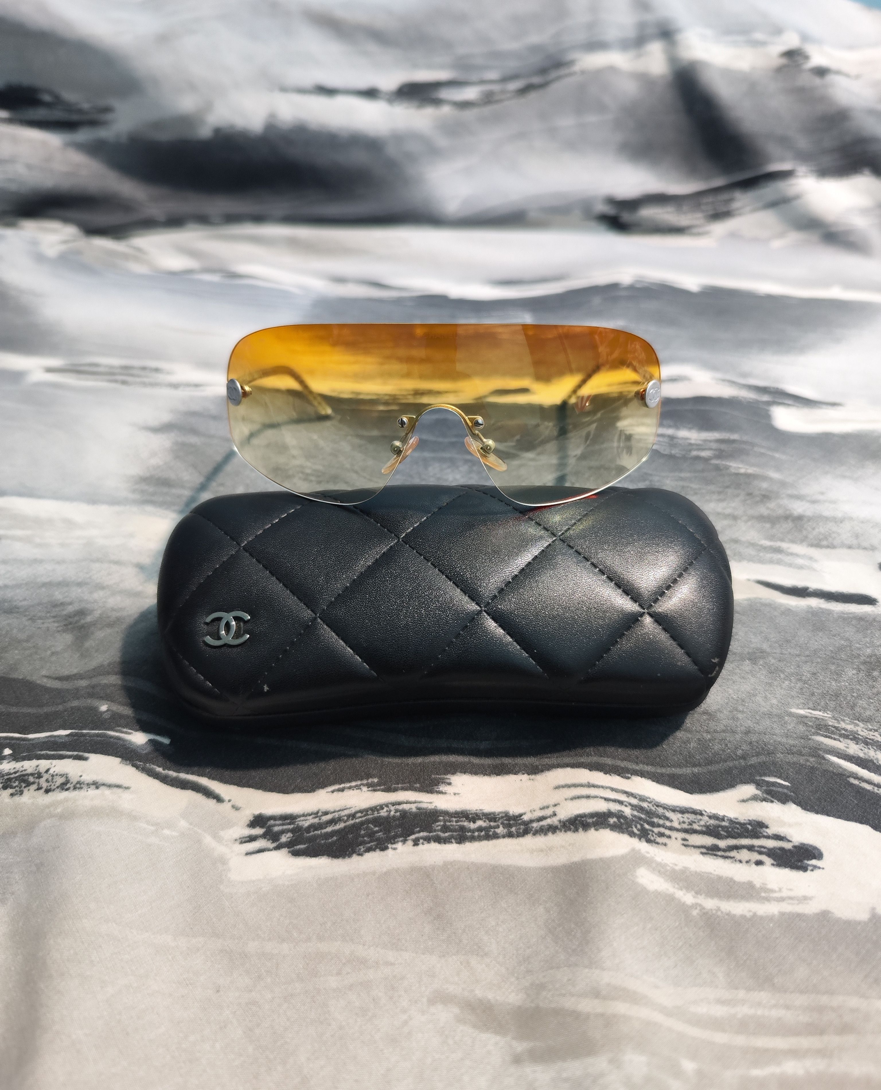 Chanel Chanel - Y2K Shield Rimless Sunglasses Gradient Orange 4036 Size ONE SIZE - 4 Thumbnail