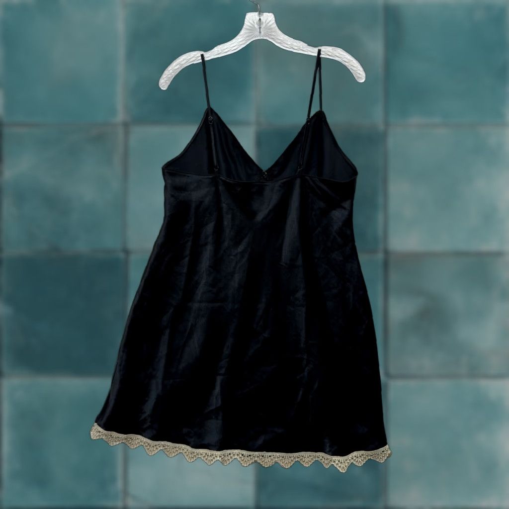 Vintage VINTAGE GILLIGAN & O'MALLEY LARGE BLACK SATIN SLIP DRESS User: Vintage Gilligan & O'Malley Large Black Satin Slip Dress Size L / US 10 / IT 46 - 1 Thumbnail