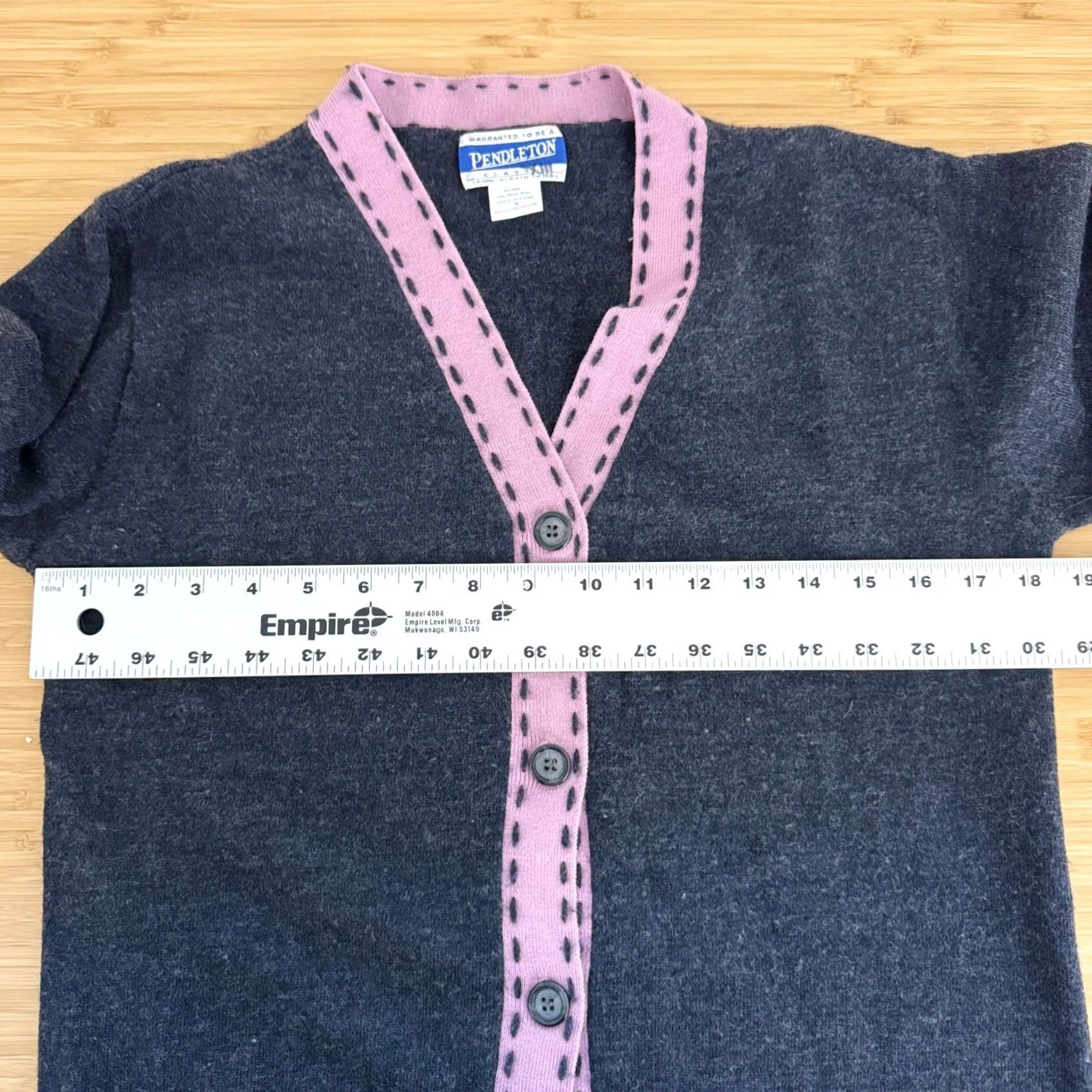 Pendleton VTG Pendleton Cardigan Wool Gray Pink Trim S Womens V-Neck Long Sleeve Button Down Sweater 100% Virgin Wool SS Size S / US 4 / IT 40 - 7 Thumbnail