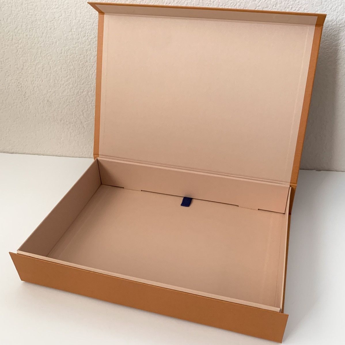 Louis Vuitton Louis Vuitton orange box magnetic closure Size ONE SIZE - 2 Thumbnail