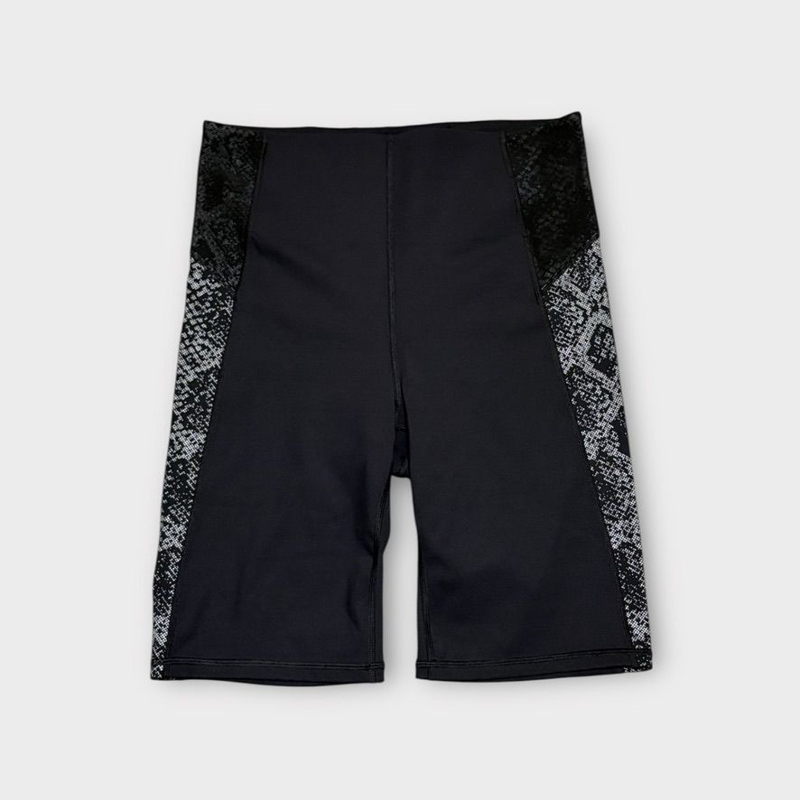 Athleta Athleta Stay Fly 9" Short M Black Silver Reflective EUC Bik Size 30" / US 8 / IT 44 - 3 Thumbnail