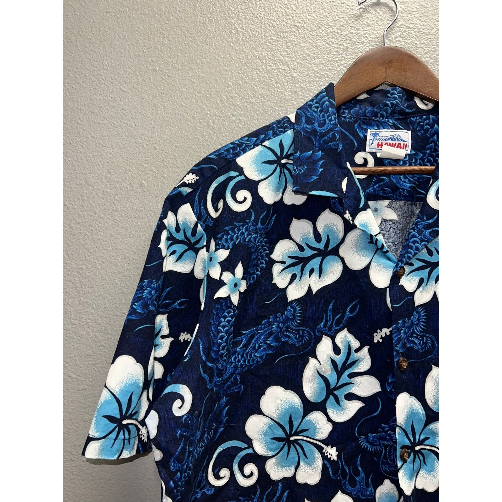 Other Vintage Hawaii Dragon Button Up Shirt Floral Blue EUC XL Size US XL / EU 56 / 4 - 2 Thumbnail