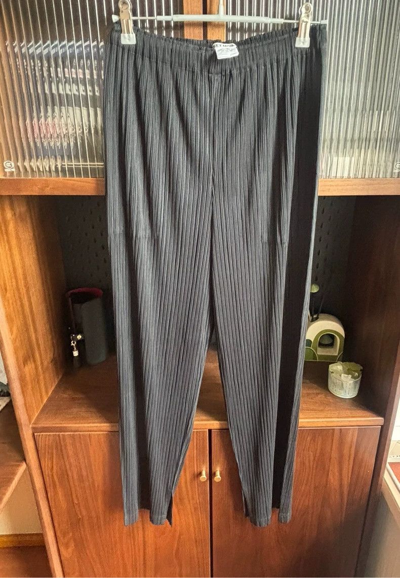 Issey Miyake Issey Miyake size:2 Classic black women's trousers for the Size 22" - 2 Thumbnail