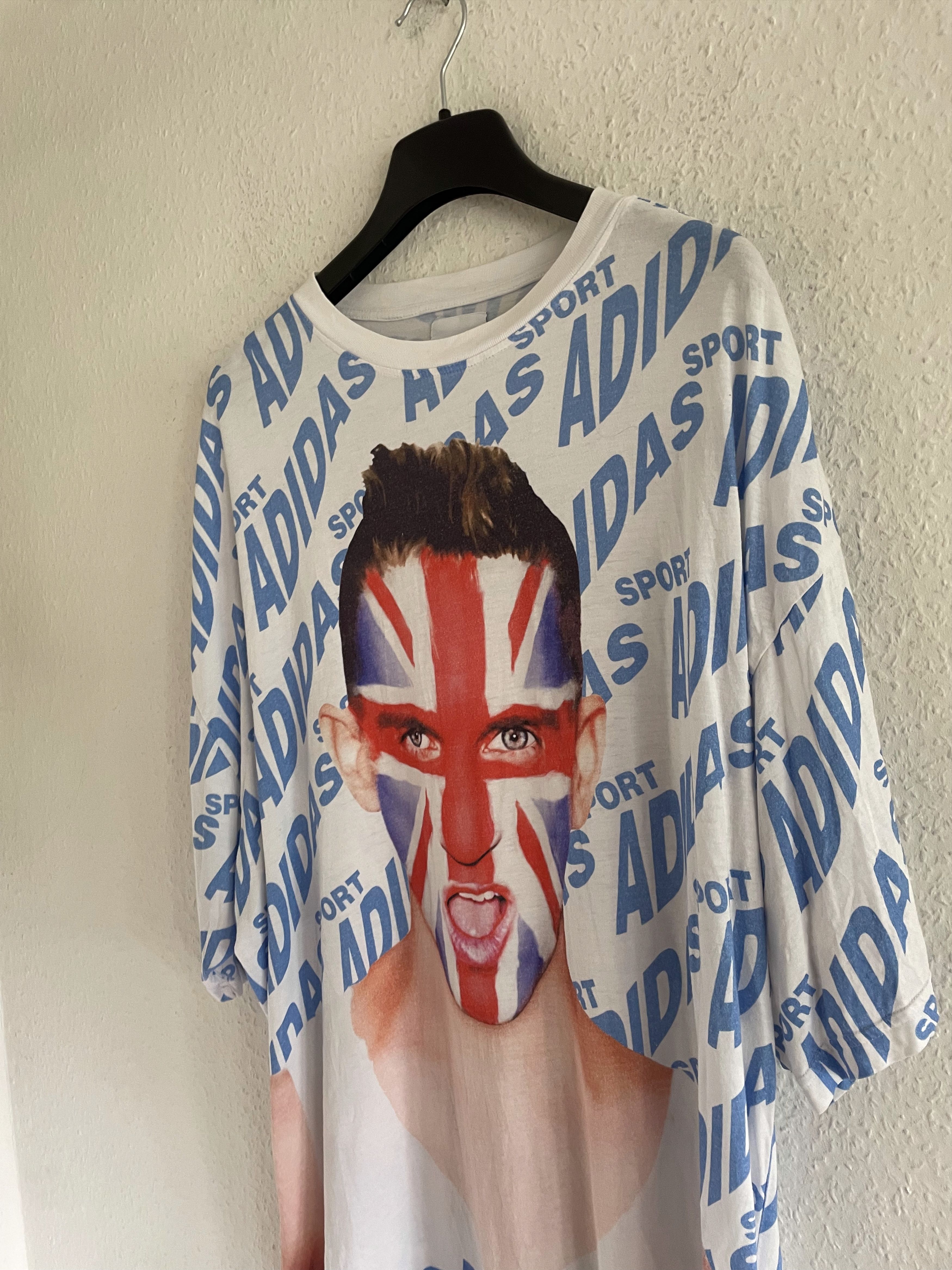 Adidas × Jeremy Scott Union Jack Oversized Tee Size US XL / EU 56 / 4 - 2 Thumbnail