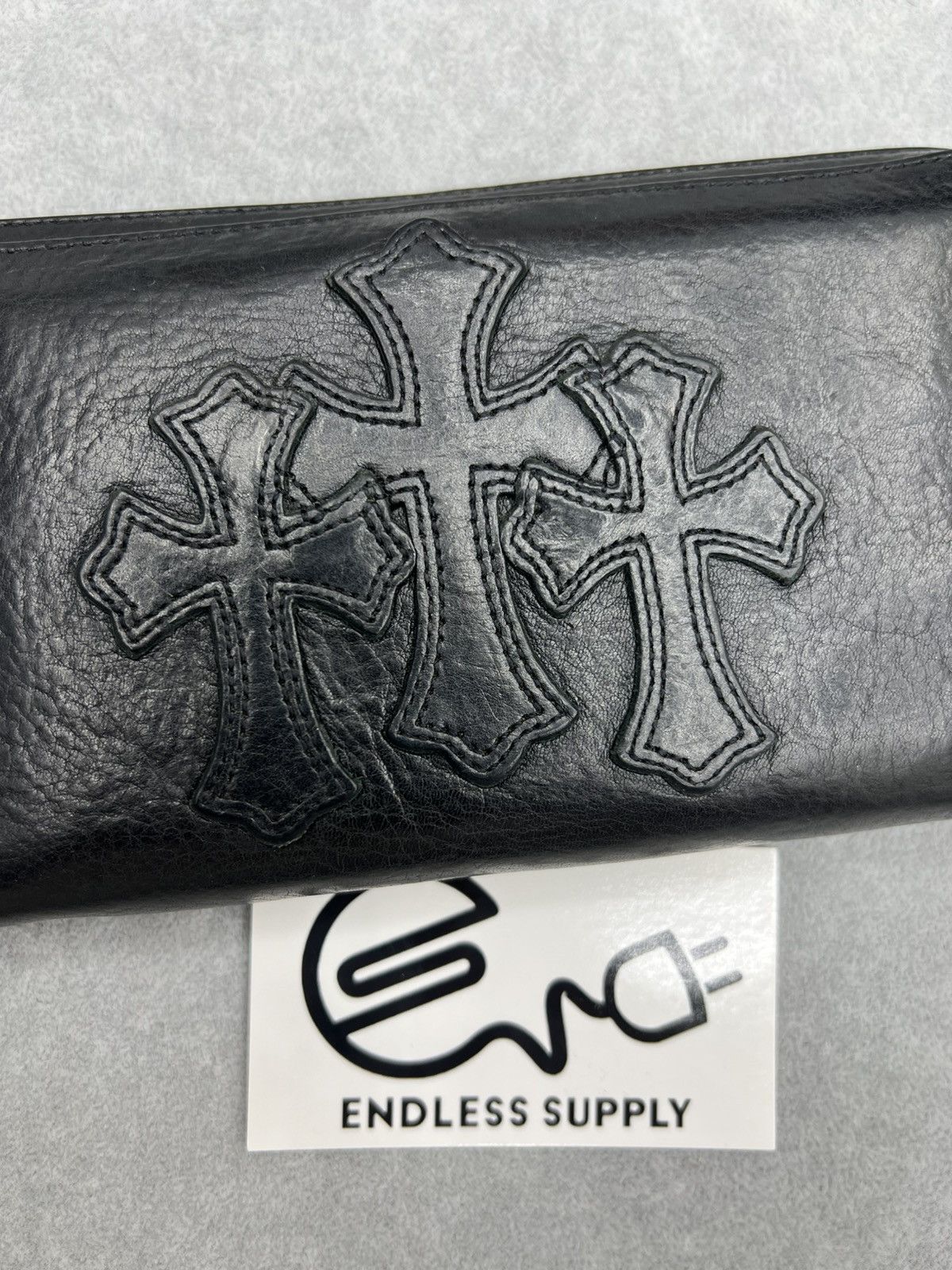 Chrome Hearts CHROME HEARTS LEATHER TRIPLE CEMETERY CROSS PATCH ZIP CLUTCH Size ONE SIZE - 2 Thumbnail
