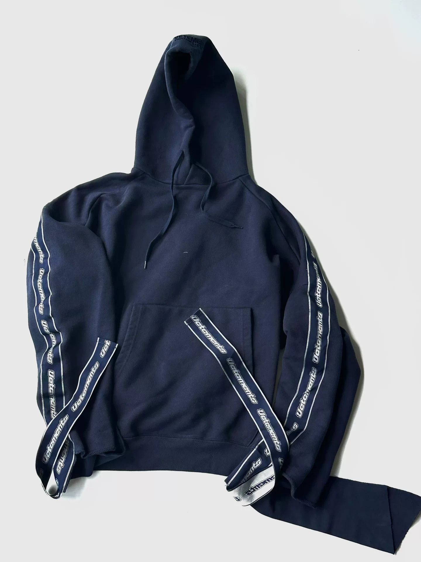 Vetements Vetements Ribbon Hoodie Size US S / EU 44-46 / 1 - 1 Preview