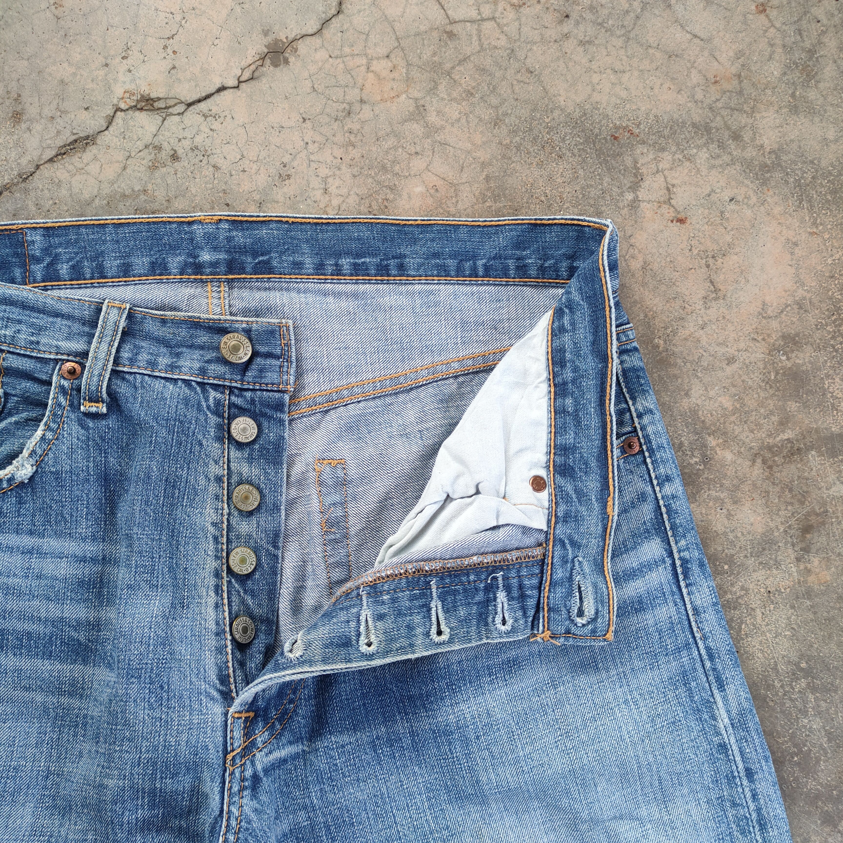 Levi's Vintage Clothing VINTAGE LEVI'S 501 FADED DISTRESSED DENIM JEAN PANTS Size US 33 - 5 Thumbnail