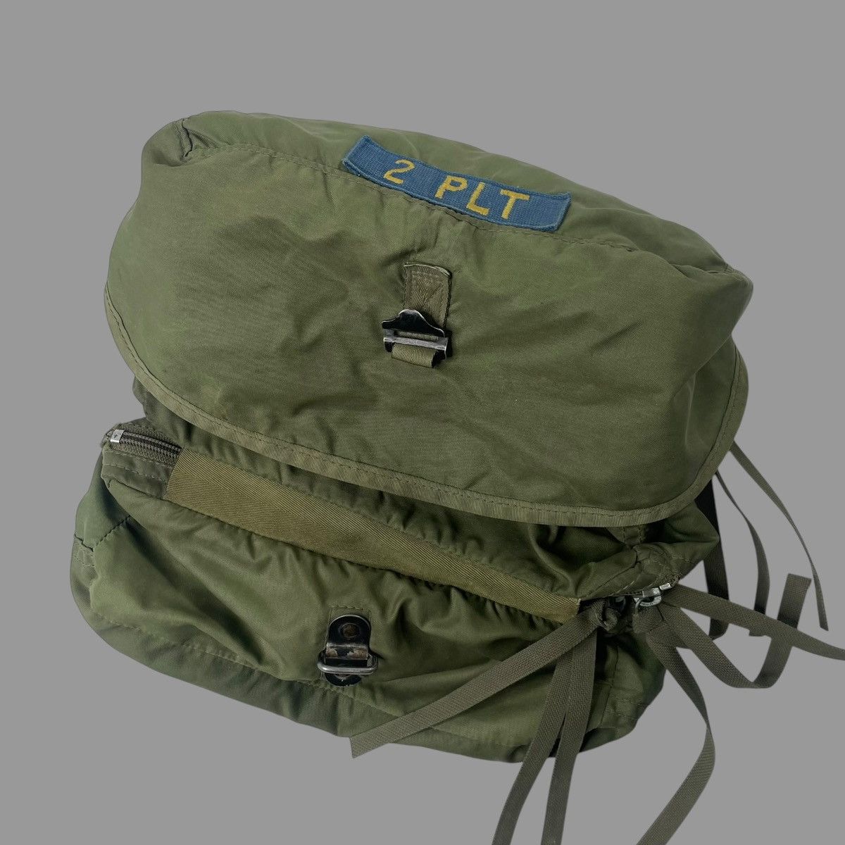 Vintage Vintage 1980s military combat bag Size ONE SIZE - 2 Thumbnail