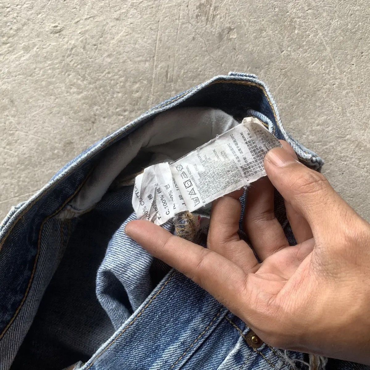 Levi's Vintage Clothing Levis 501 Distressed 31x31 BlueWash Levi’s Jeans Ripped Pant Size US 31 - 12 Thumbnail