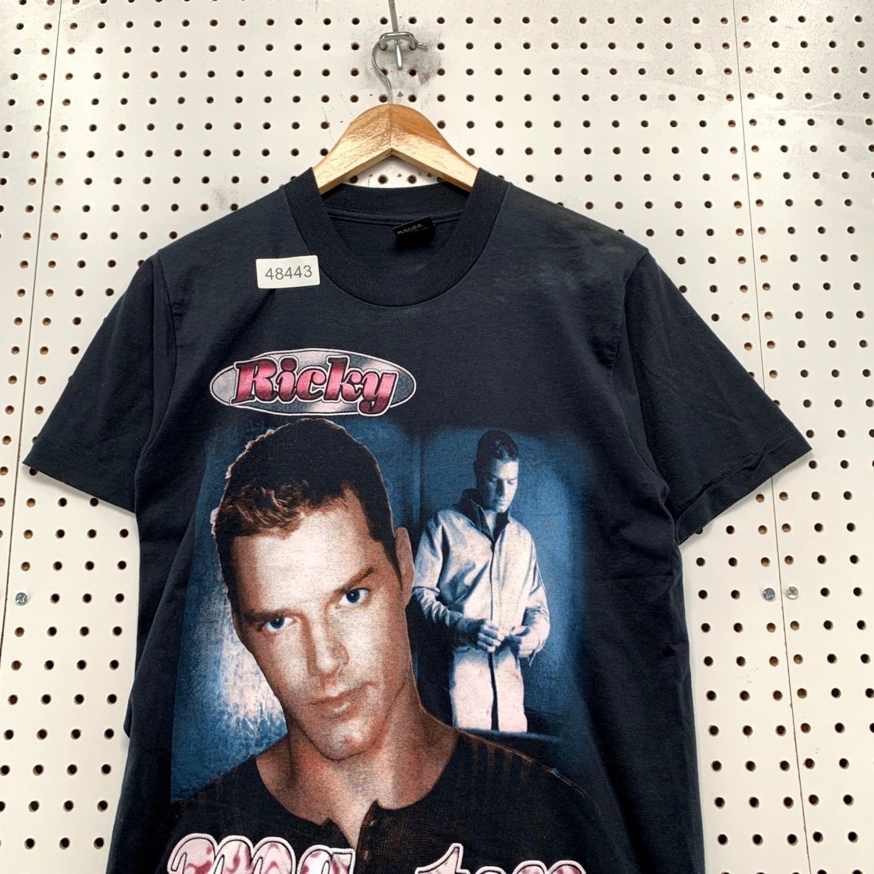 Vintage VINTAGE Ricky Martin Shirt Mens Small Black 90s Graphic Pop Music Rap Tee USA Size US S / EU 44-46 / 1 - 4 Thumbnail