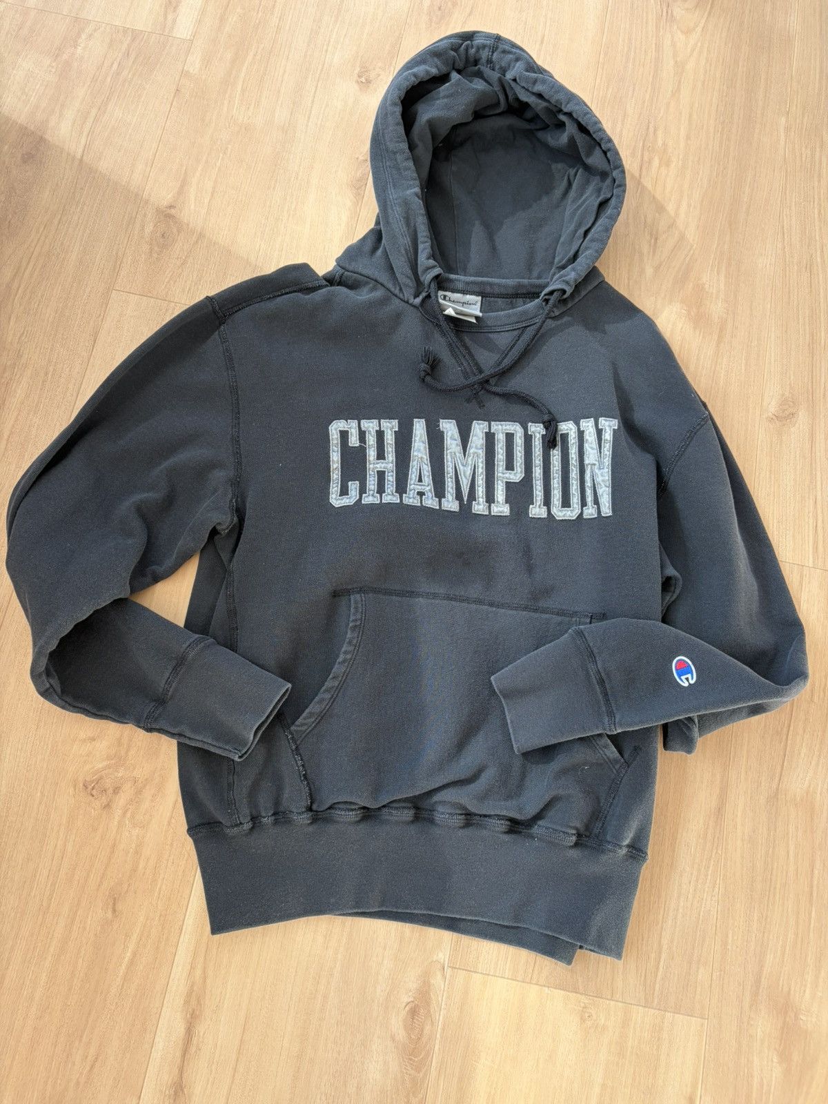 Champion Mid weight hoodie. Like new condition Size M / US 6-8 / IT 42-44 - 1 Thumbnail