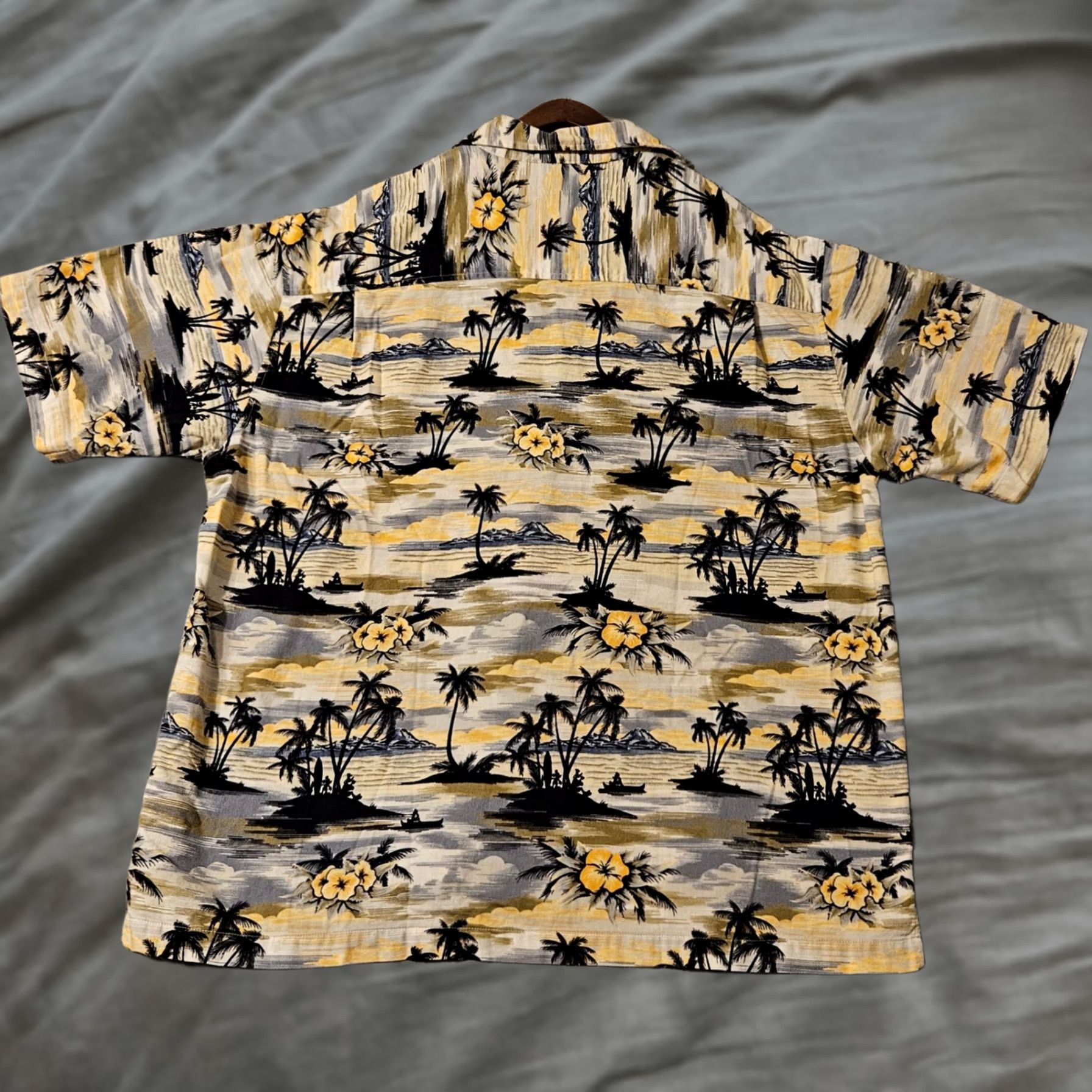 Disney Walt Disney World Surf Hawaiian Button Up Shirt Mens XL Mickey Missing 1 Size US XL / EU 56 / 4 - 1 Thumbnail
