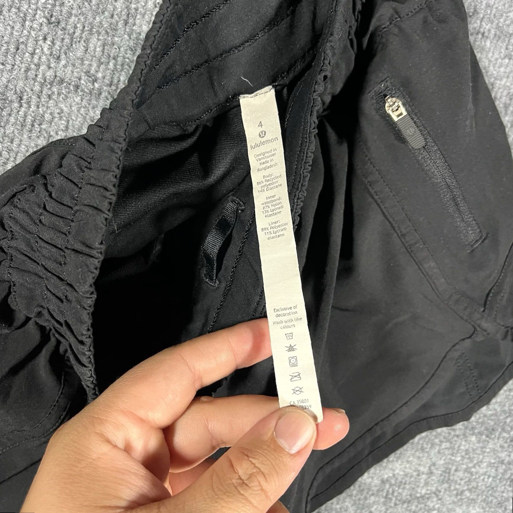 Lululemon Lululemon Women’s 4 Black Tracker 3" Inseam Activewear Lined Shorts Shirt? Size 27" / US 4 / IT 40 - 6 Thumbnail