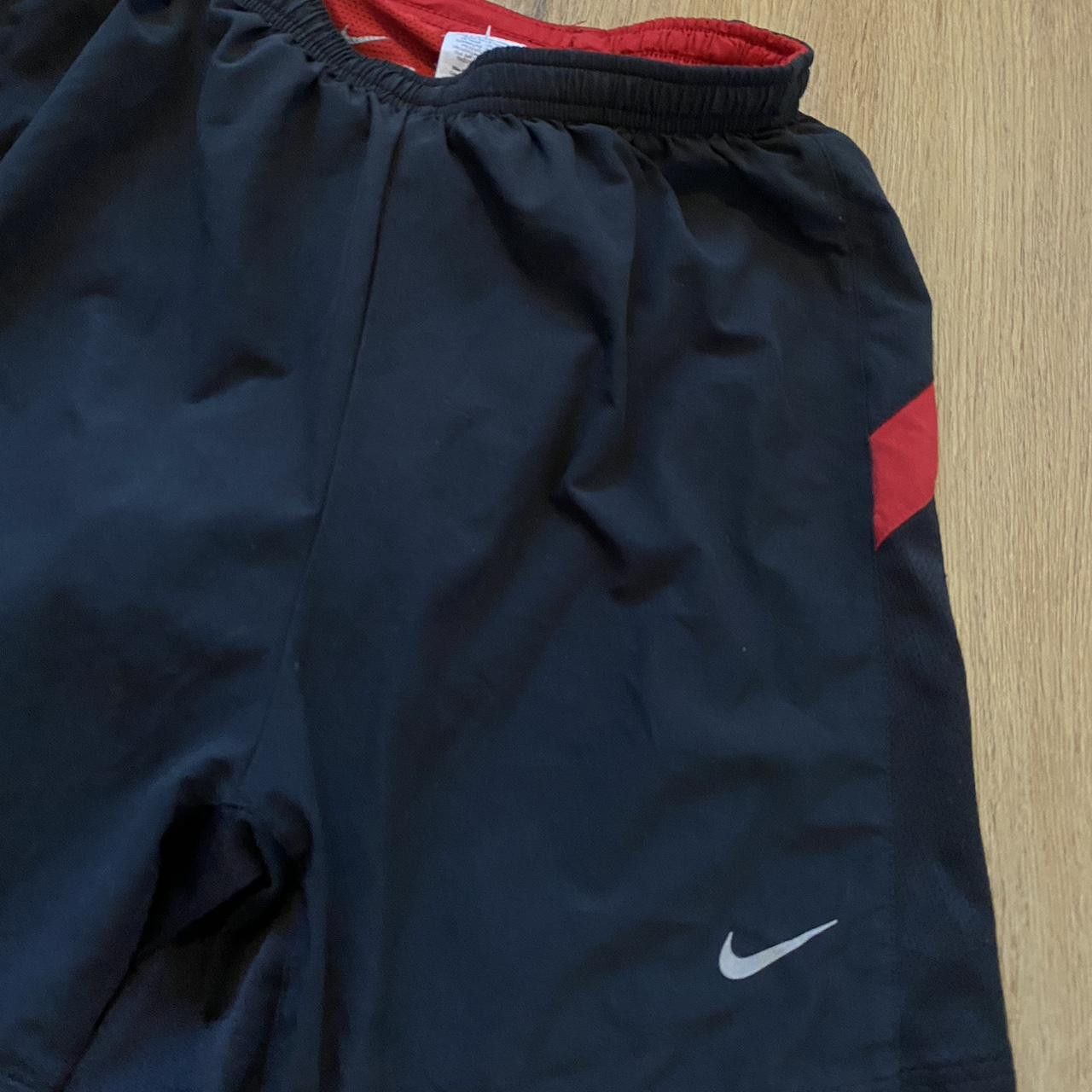 Nike Nike black and red running shorts Streetwear Size US 32 / EU 48 - 2 Thumbnail