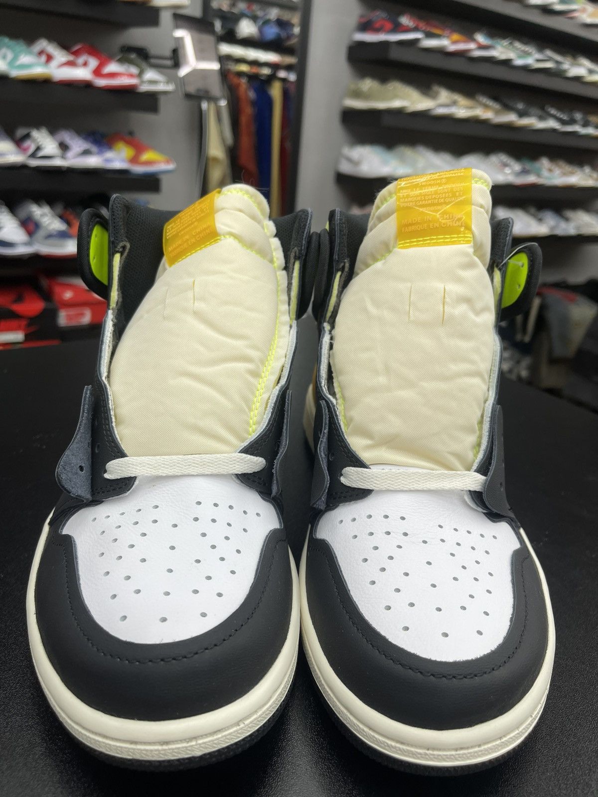 Jordan Brand Size 10.5 - Jordan 1 Retro High “Volt” Size US 10.5 / EU 43-44 - 2 Thumbnail