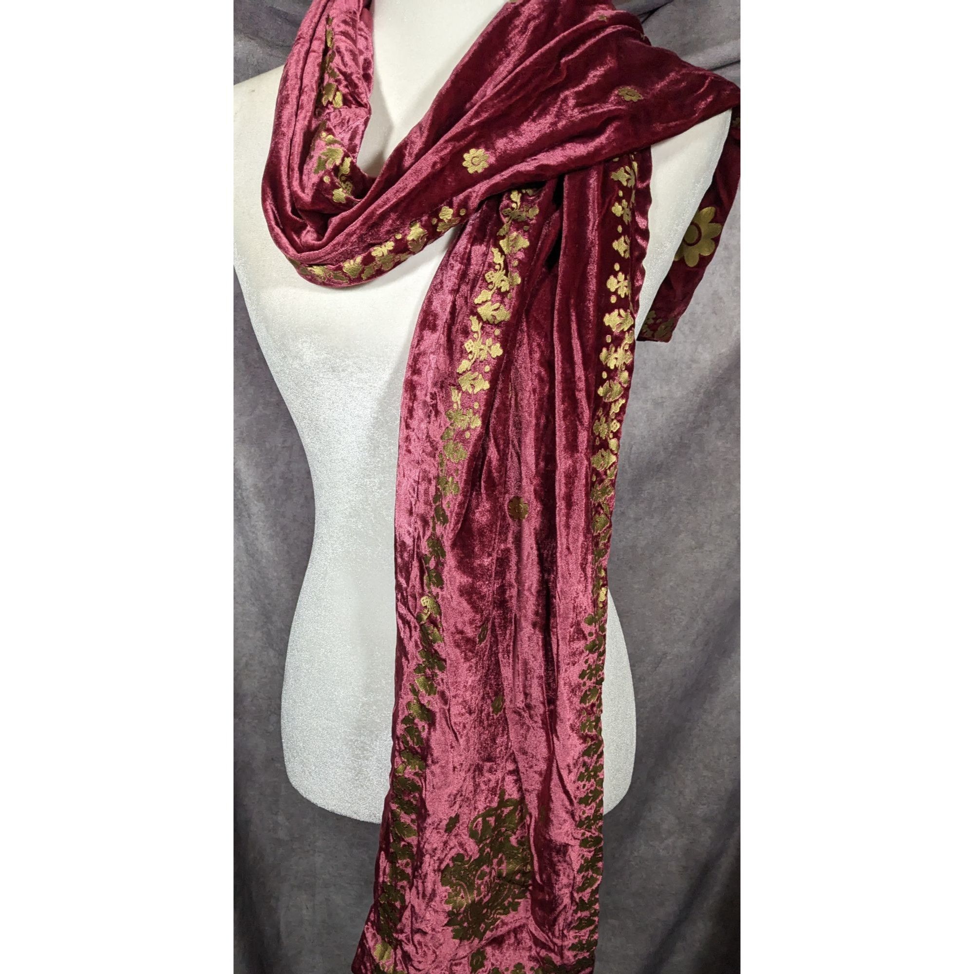 Other The Met Burgundy And Gold Velvet Royal Crest Scarf Size ONE SIZE - 10 Thumbnail