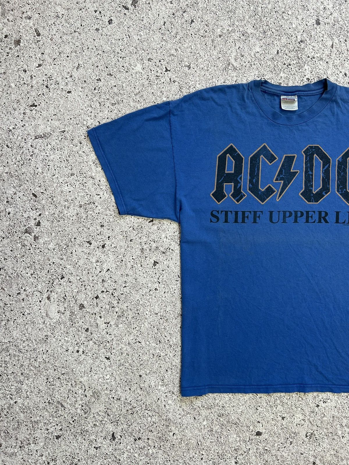 Band Tees × Vintage Vintage 2000 AC/DC Stiff Upper Lip Rock Band T-Shirt Size US XL / EU 56 / 4 - 3 Thumbnail