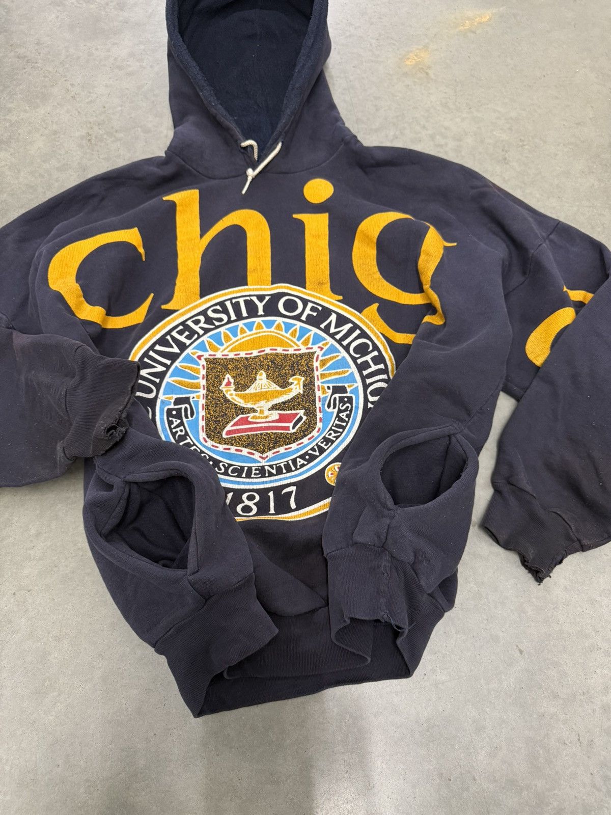 NCAA Michigan Wolverines 90s Vintage Spellout Hoodie Navy NCAA XL Size US XL / EU 56 / 4 - 4 Thumbnail