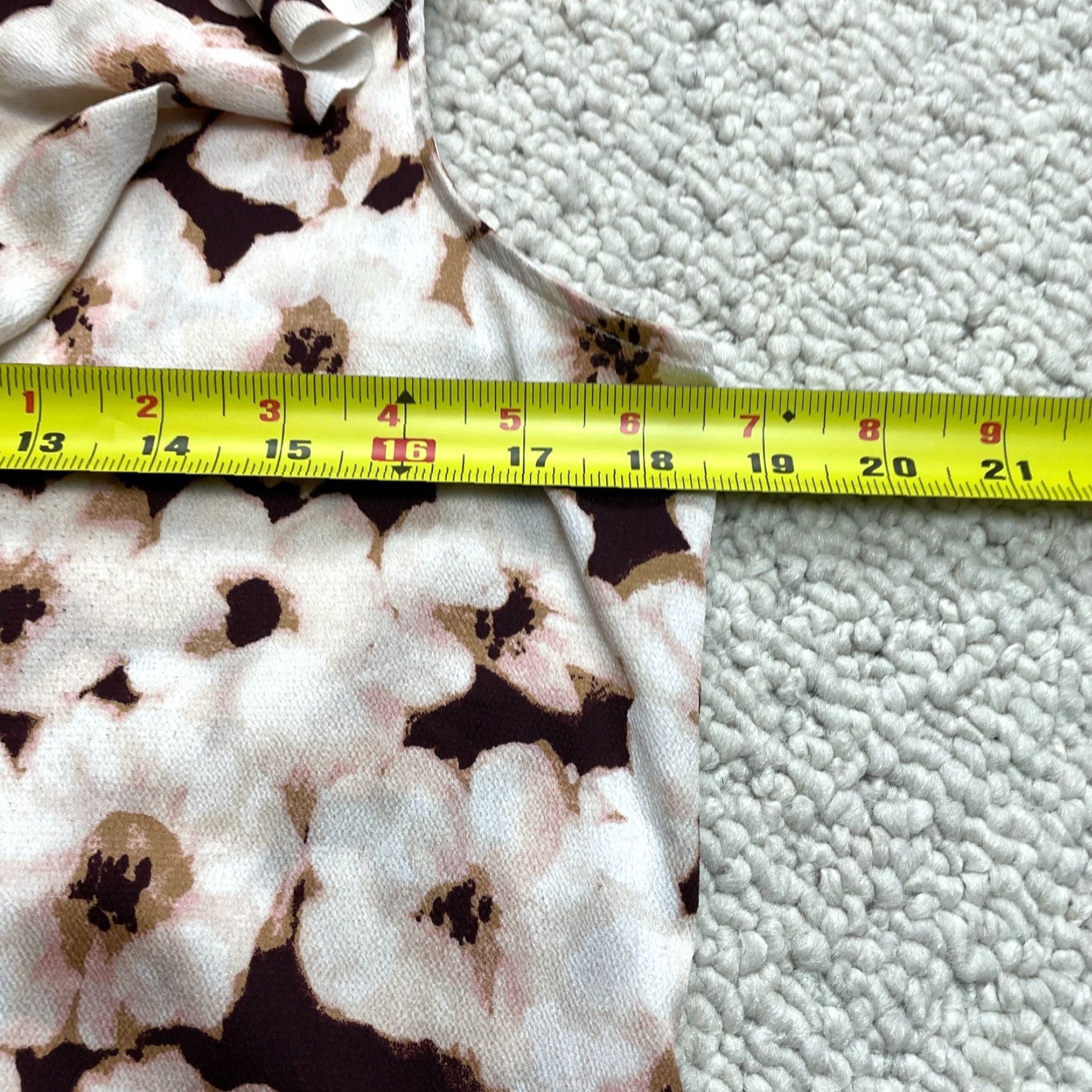 Banana Republic VINTAGE Banana Republic Blouse Tank Top Womens Small White Floral Megan Ruffle Drape Size S / US 4 / IT 40 - 5 Thumbnail