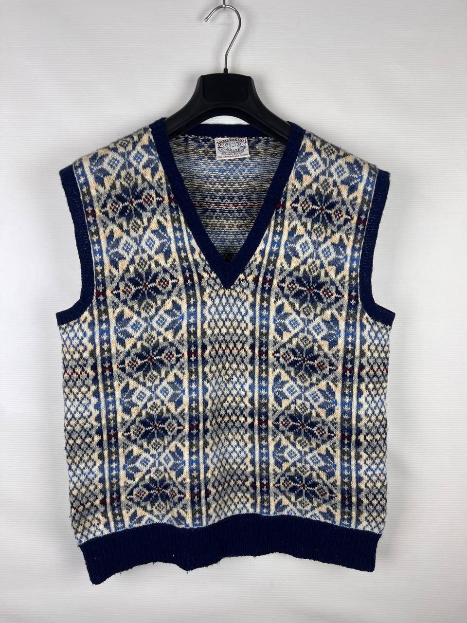 Jamiesons Of Shetland Jamieson’s of Shetland vintage wool vest size M Size US M / EU 48-50 / 2 - 1 Thumbnail