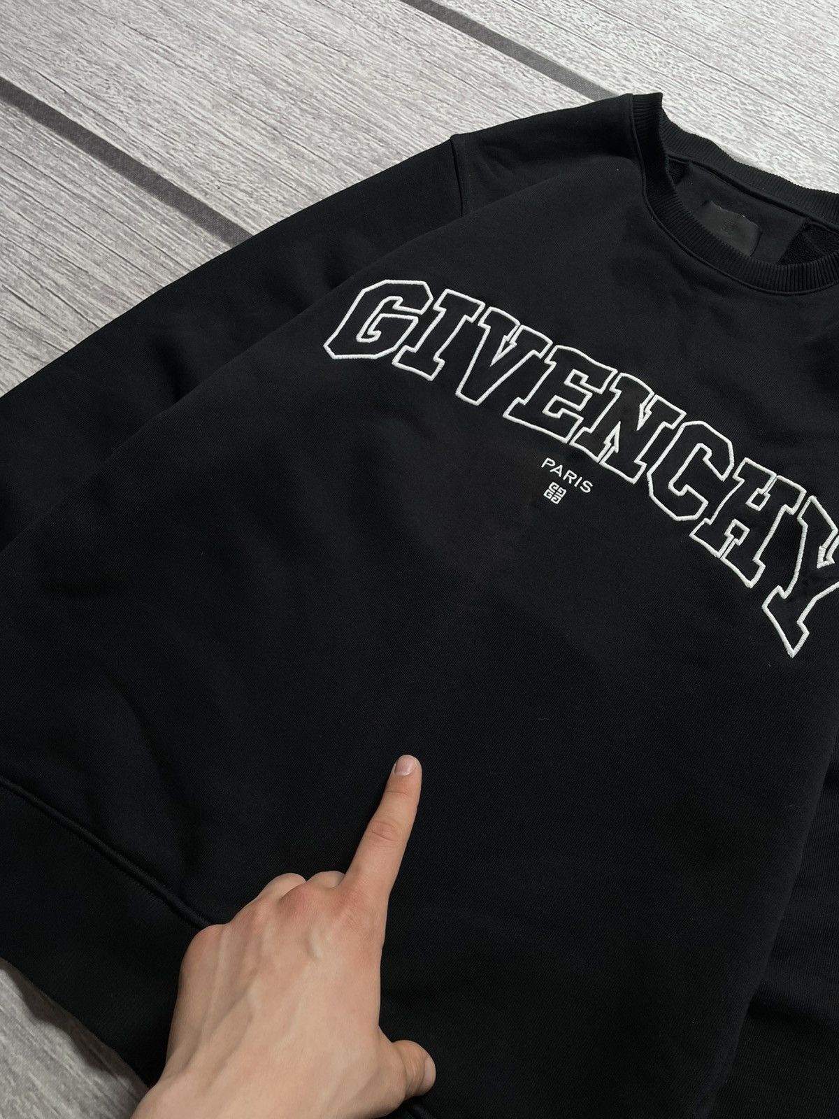 Givenchy Givenchy College Slim Fit Crewneck Black Sweatshirt Size US S / EU 44-46 / 1 - 3 Thumbnail
