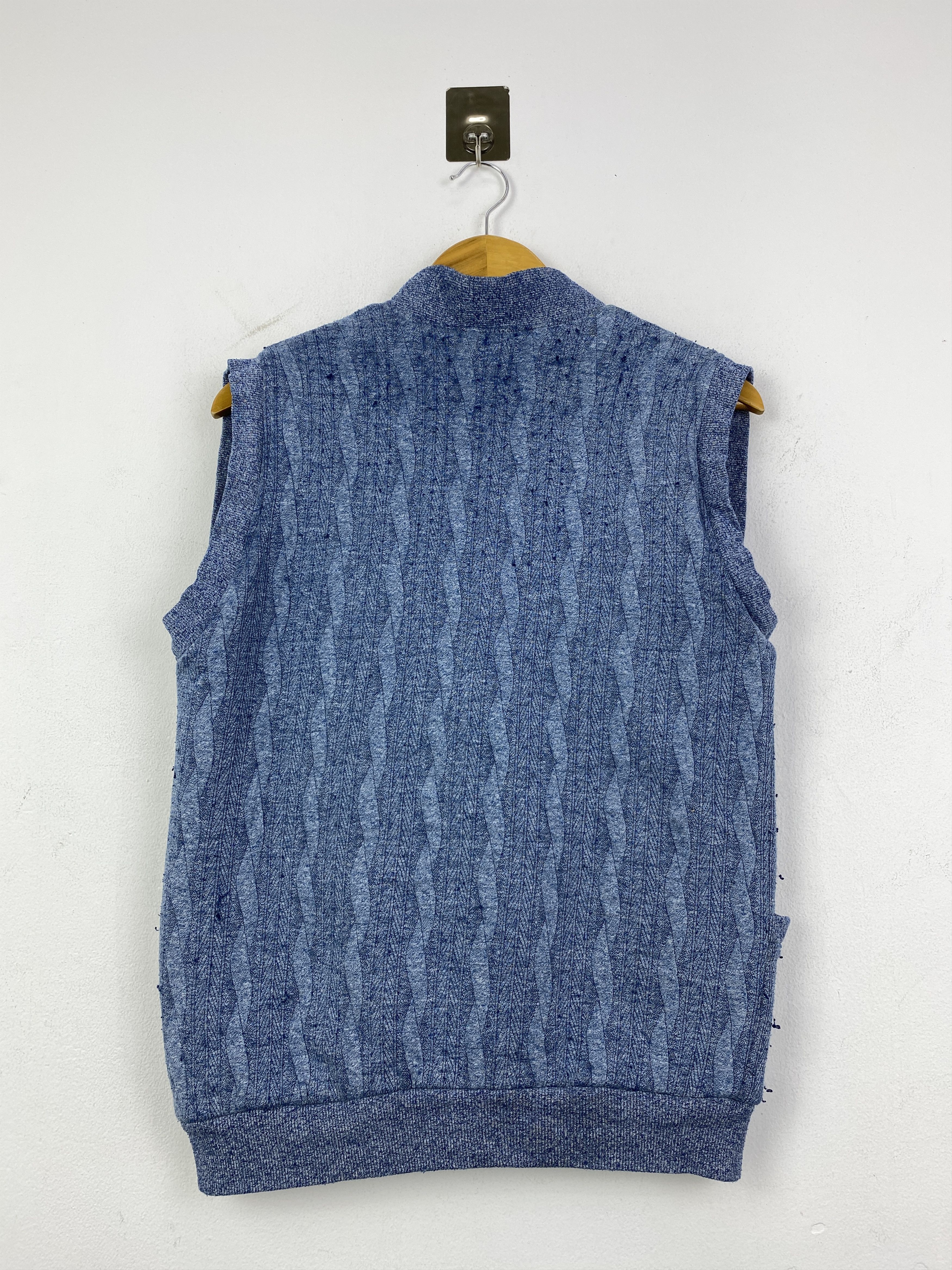 Lyle & Scott Vintage Lyle & Scott Knitted V-neck Vest JA0243 Size US S / EU 44-46 / 1 - 2 Thumbnail