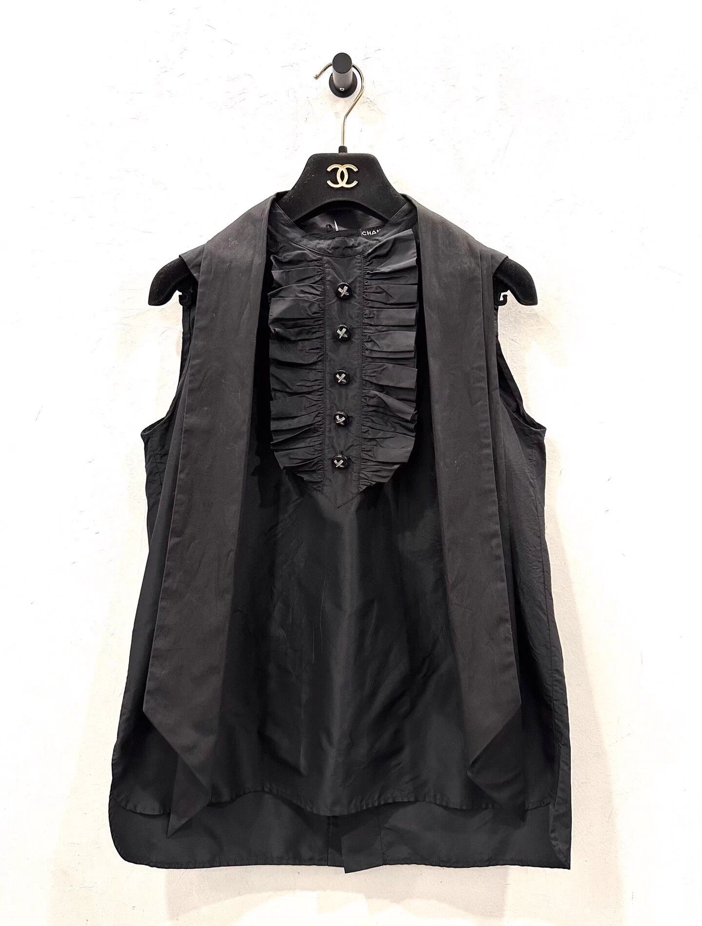Chanel Chanel Crystal Button Logo Black Vest Size XS / US 0-2 / IT 36-38 - 1 Thumbnail