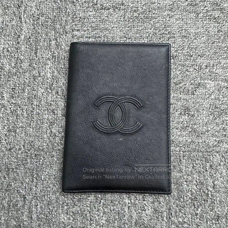 Chanel Chanel Caviar Leather CC Passport Holder. Size ONE SIZE - 1 Thumbnail