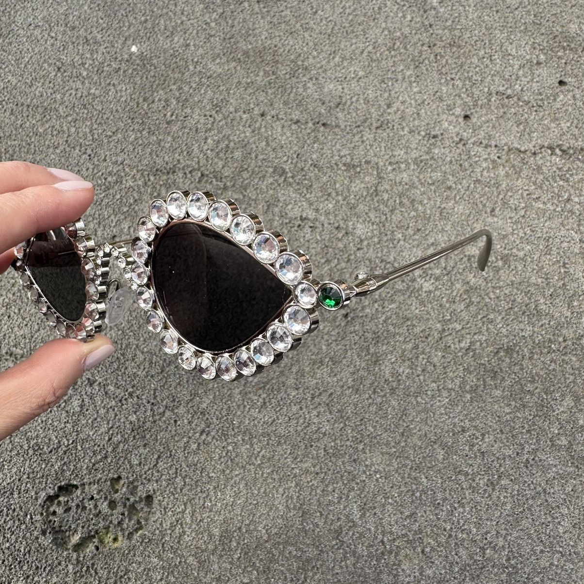 Vintage SUNGLASSES BRAND NEW CLASSIC RETRO VINTAGE YT81064-01 Size ONE SIZE - 2 Thumbnail