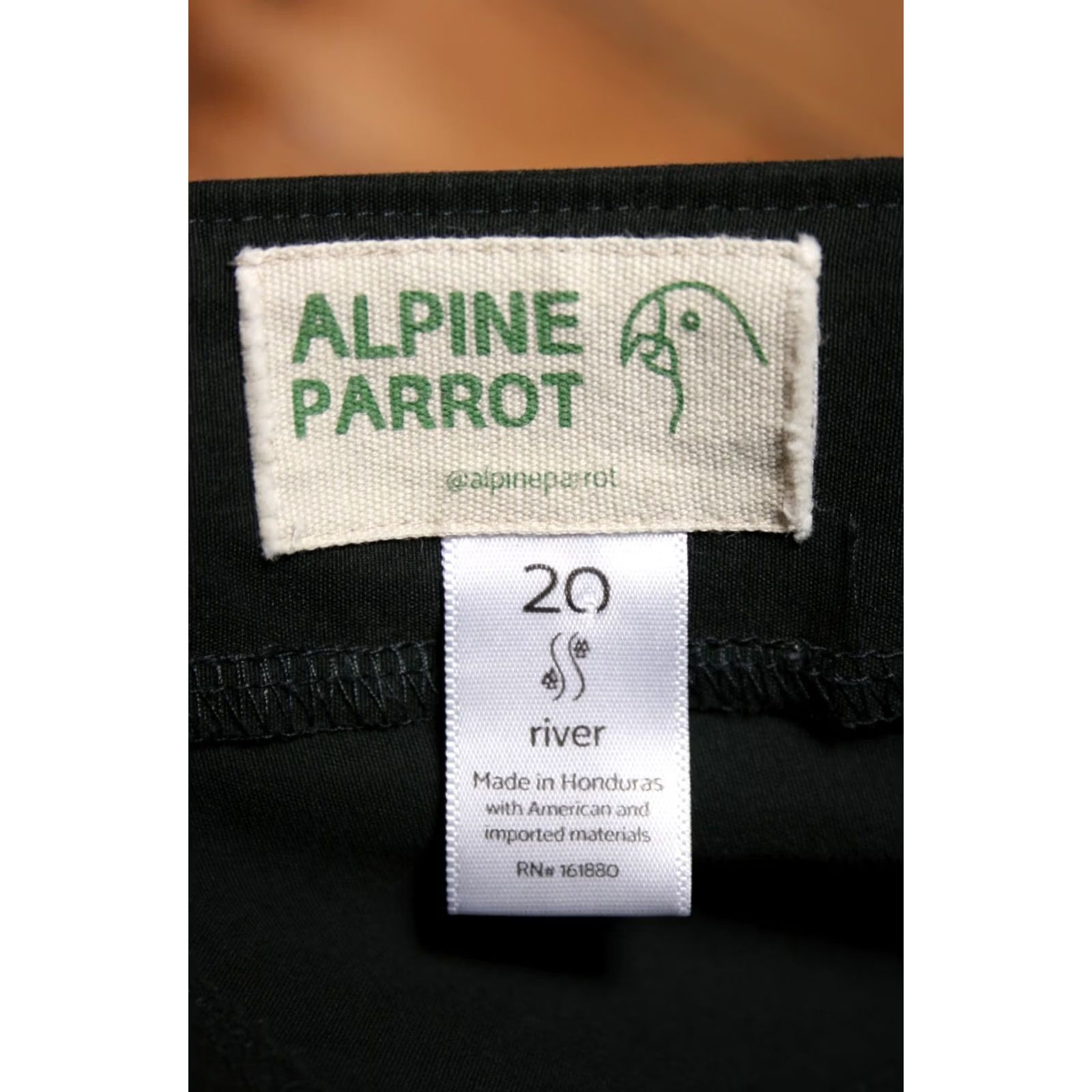 Vintage ALPINE PARROT Ponderosa Black/Green Stretch Nylon Hiking River Pants Sz. 20 Womens Cargo 94% Nylon 6% Elastane Inseam 31" Regular Size 27" / US 4 / IT 40 - 7 Thumbnail