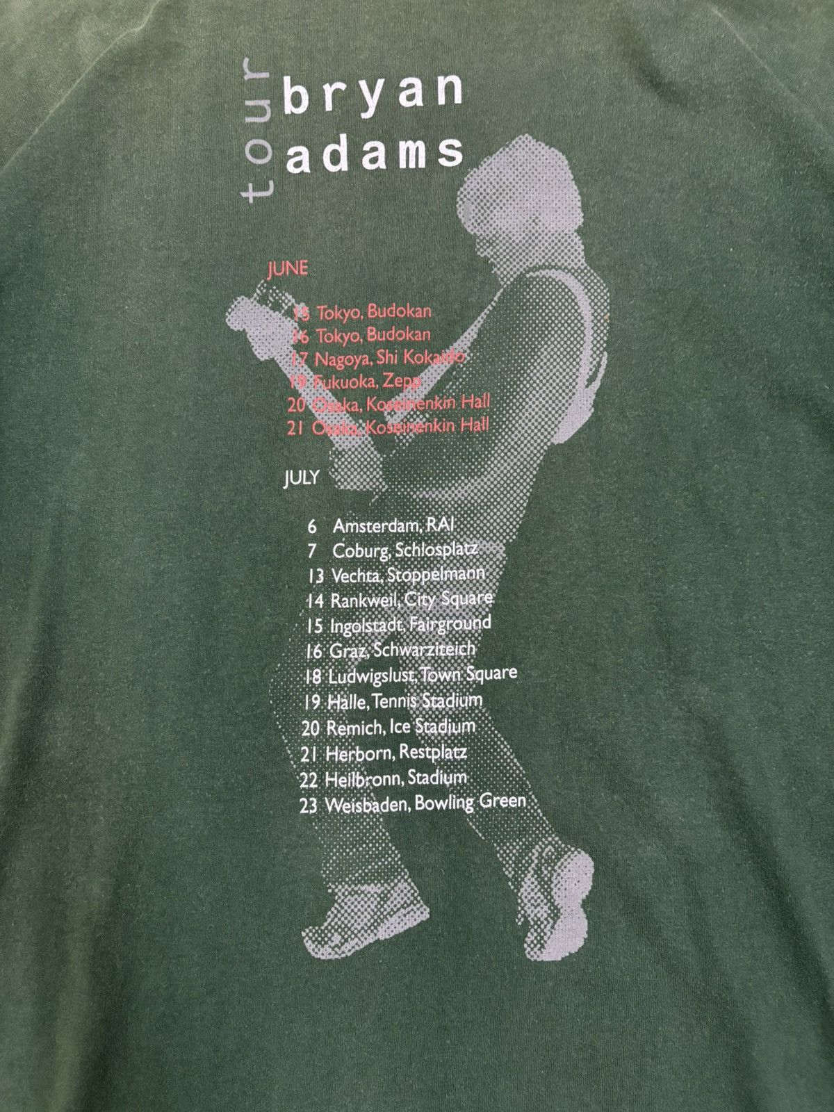Fruit Of The Loom Vintage 1999 Screen Stars Bryan Adams Tour Faded T-shirt Size US M / EU 48-50 / 2 - 10 Thumbnail