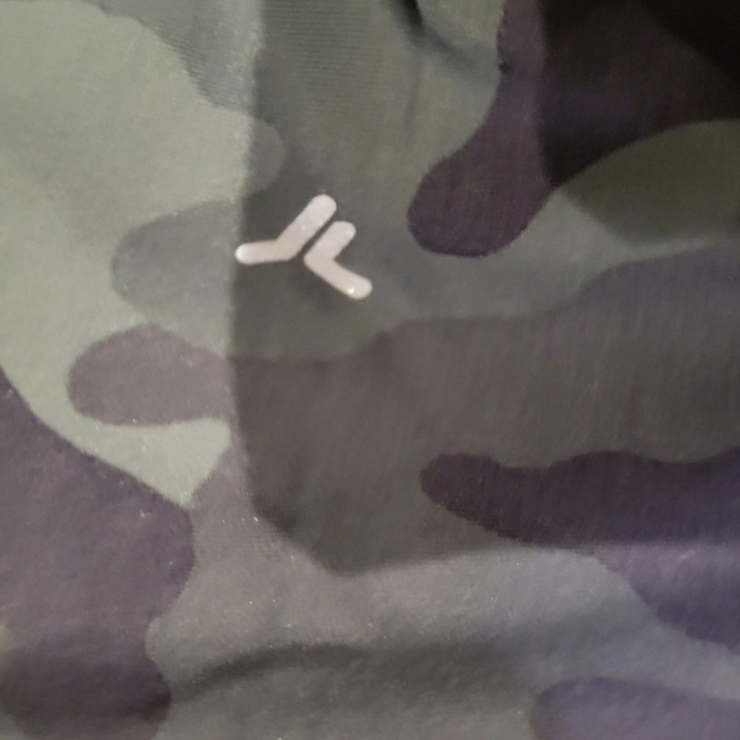 Old Navy Old Navy Leggings Camo Hi-Rise PowerSoft NWOT SP Size 28" / US 6 / IT 42 - 7 Thumbnail