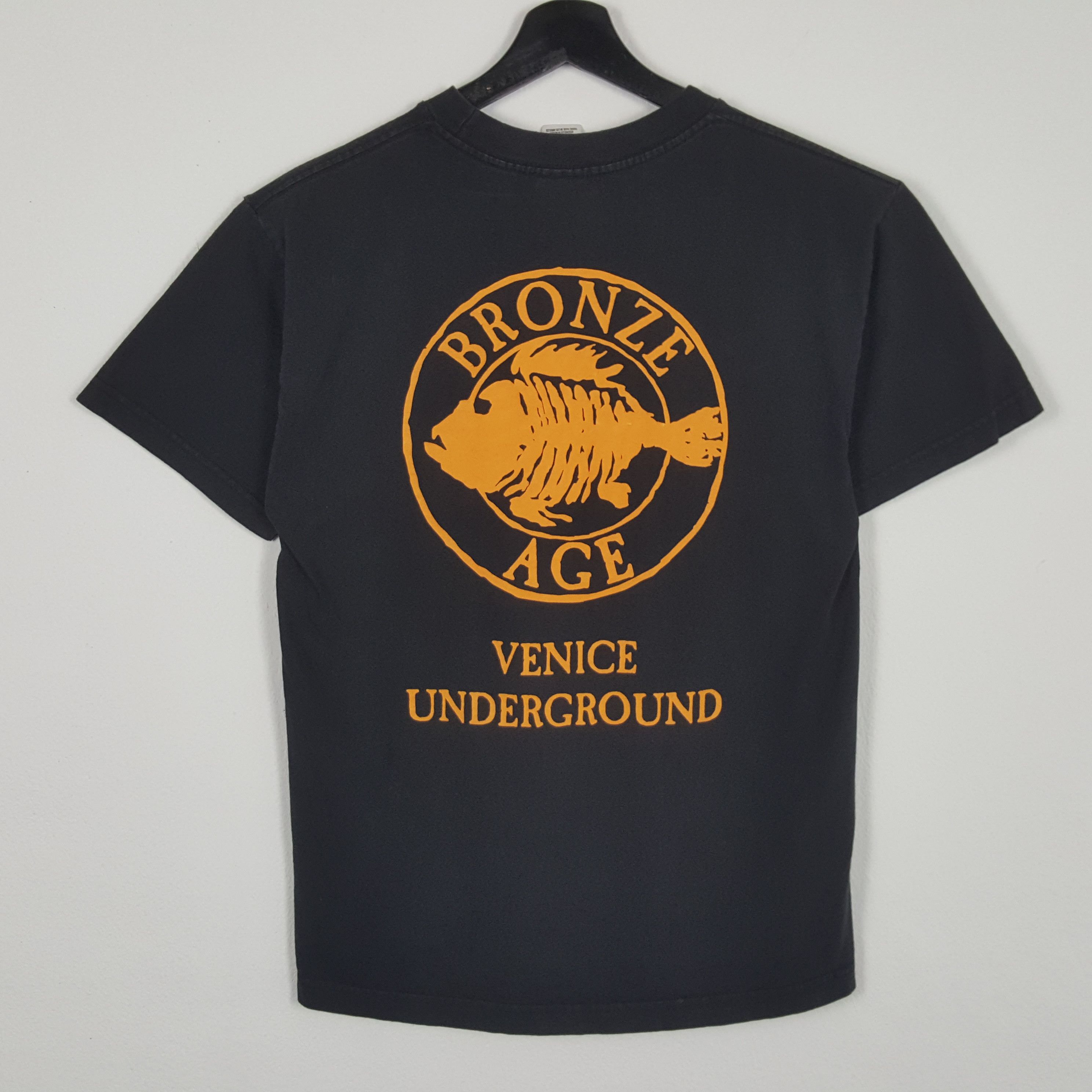 Vintage BRONZE AGE Back Print Design Streetwear Style Tshirt Size US M / EU 48-50 / 2 - 1 Thumbnail