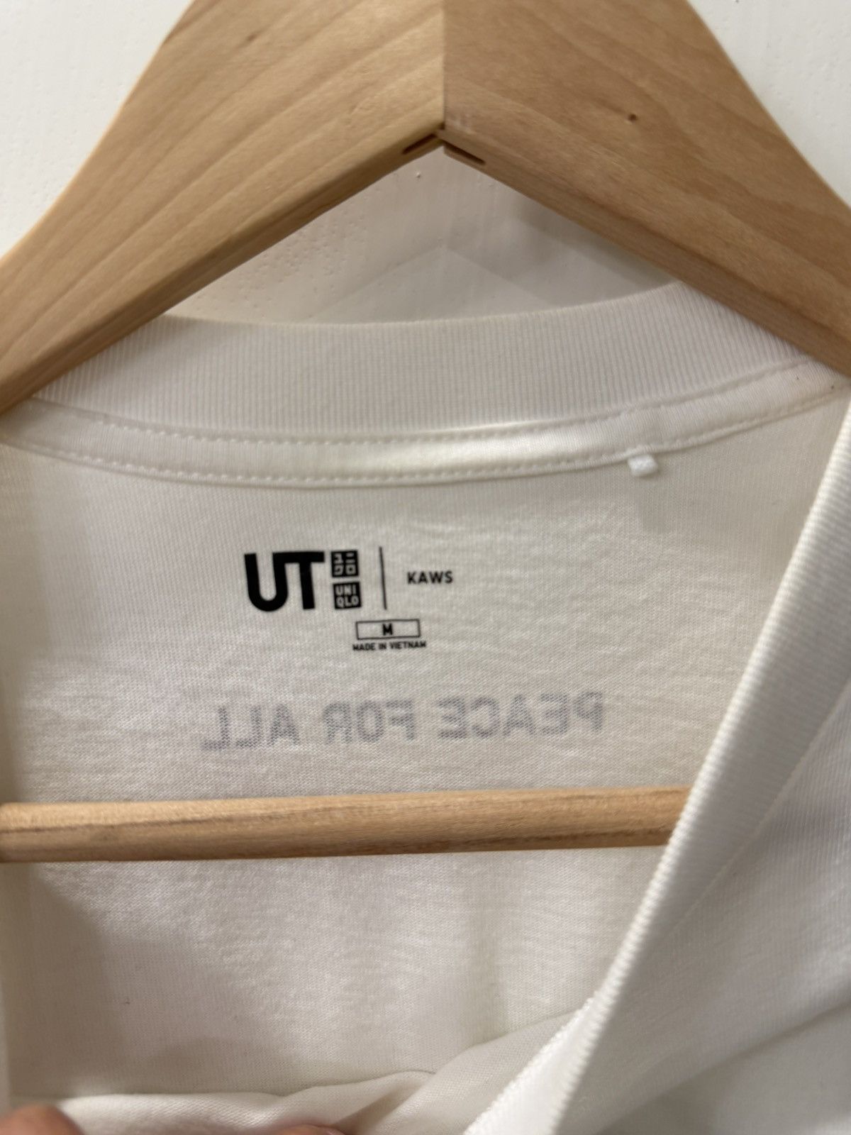 Kaws KAWS x Uniqlo Peace For All T-shirt Size US M / EU 48-50 / 2 - 2 Thumbnail