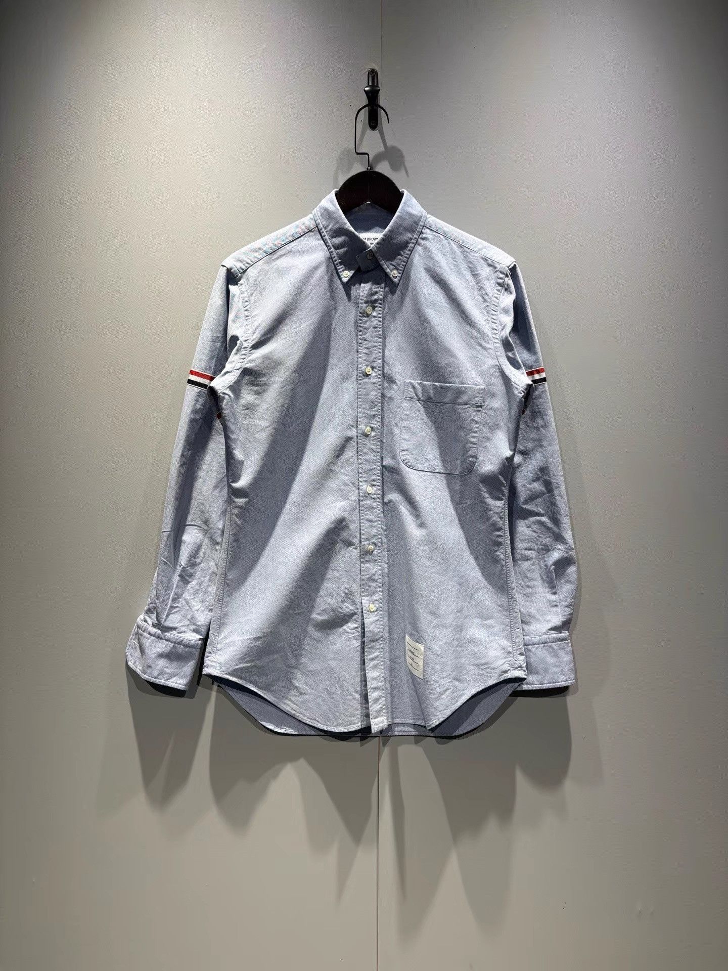 Thom Browne THOM BROWNE Classic Armband Stripe Oxford Shirt K36 Size US M / EU 48-50 / 2 - 1 Thumbnail